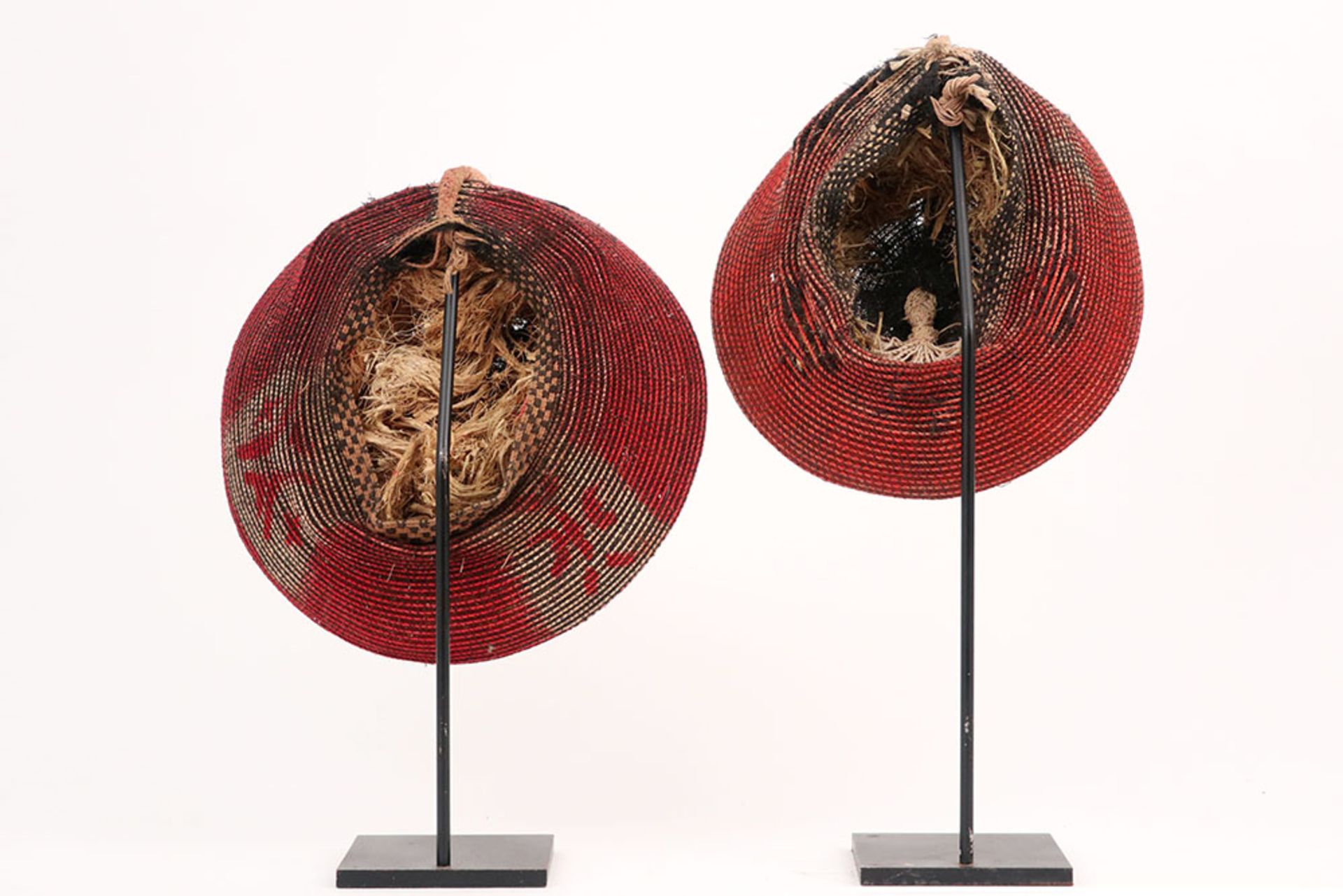two early 20th Cent. Sotuh African "Zulu" hats || ZUID-AFRIKA - vroeg 20° EEUW lot van twee typische - Bild 3 aus 3