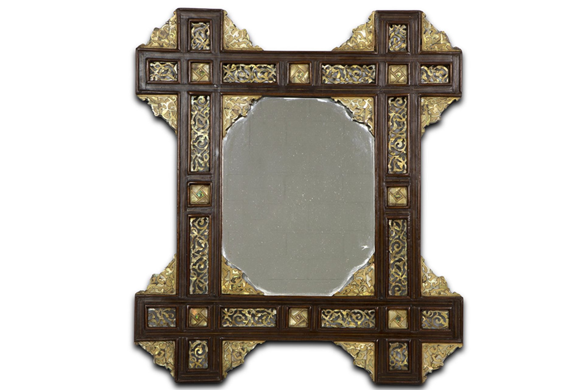 Syrian mirror with typical decoration, inlaid with mother of pearl || Syrische spiegel met