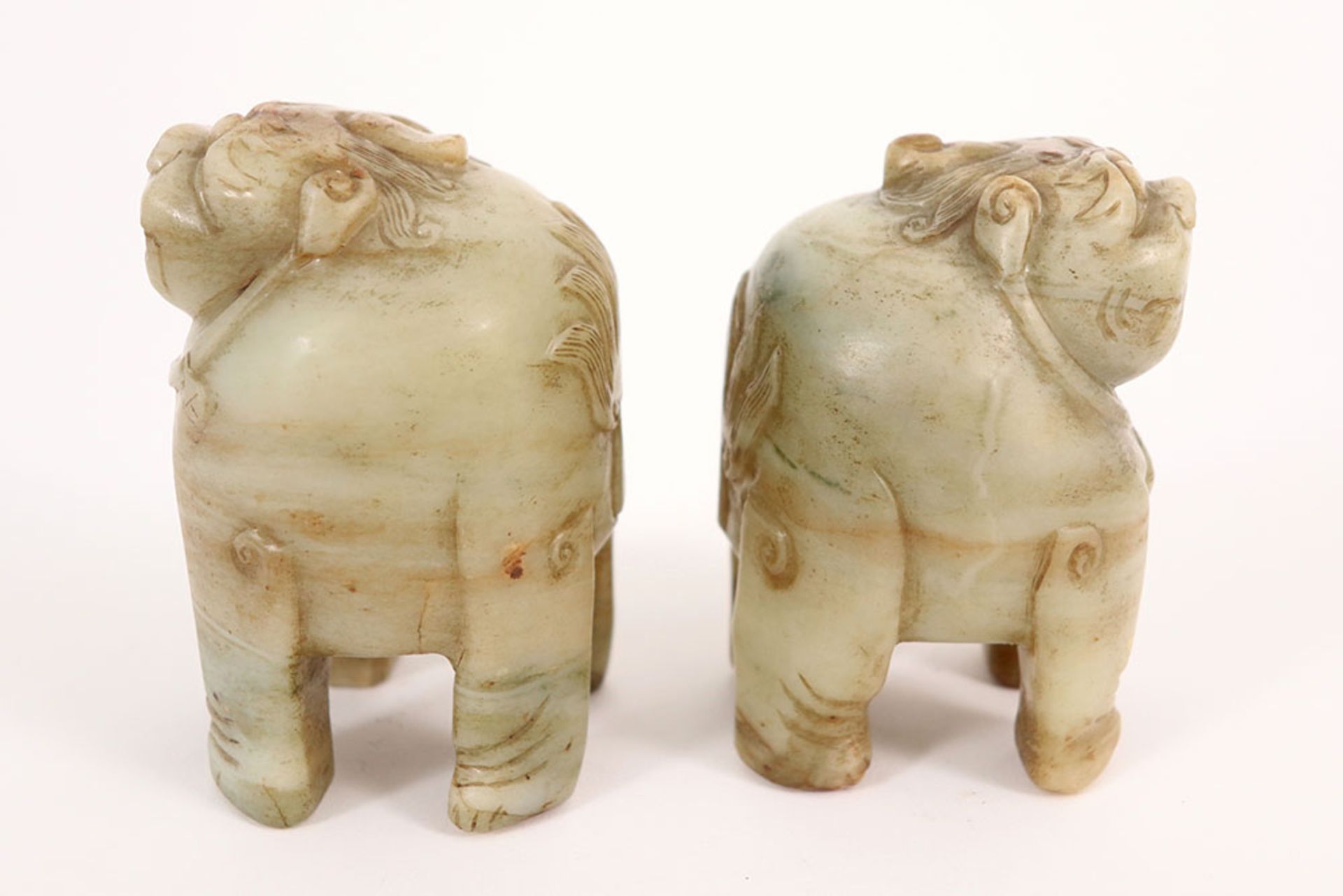 pair of Chinese archaic lion sculptures || Paar Chinese archaïsche sculpturen in steen : "Leeuwtjes" - Bild 3 aus 4