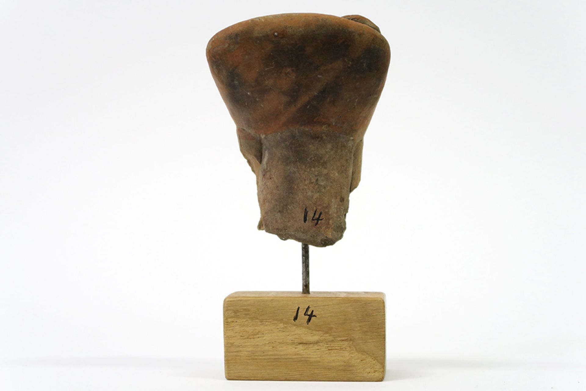 Ecuador Chorrera Culture fragment of a ceramic sculpture : "Head of a noble man" (with elongated - Bild 3 aus 4