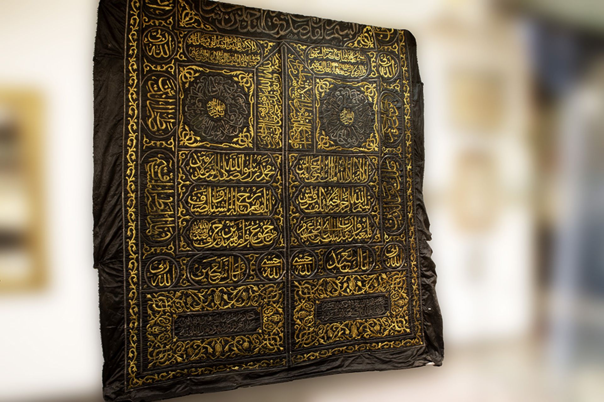 rectangular curtain of the "Kaaba" - door in brocade with embroidered in silver and gilt thread over