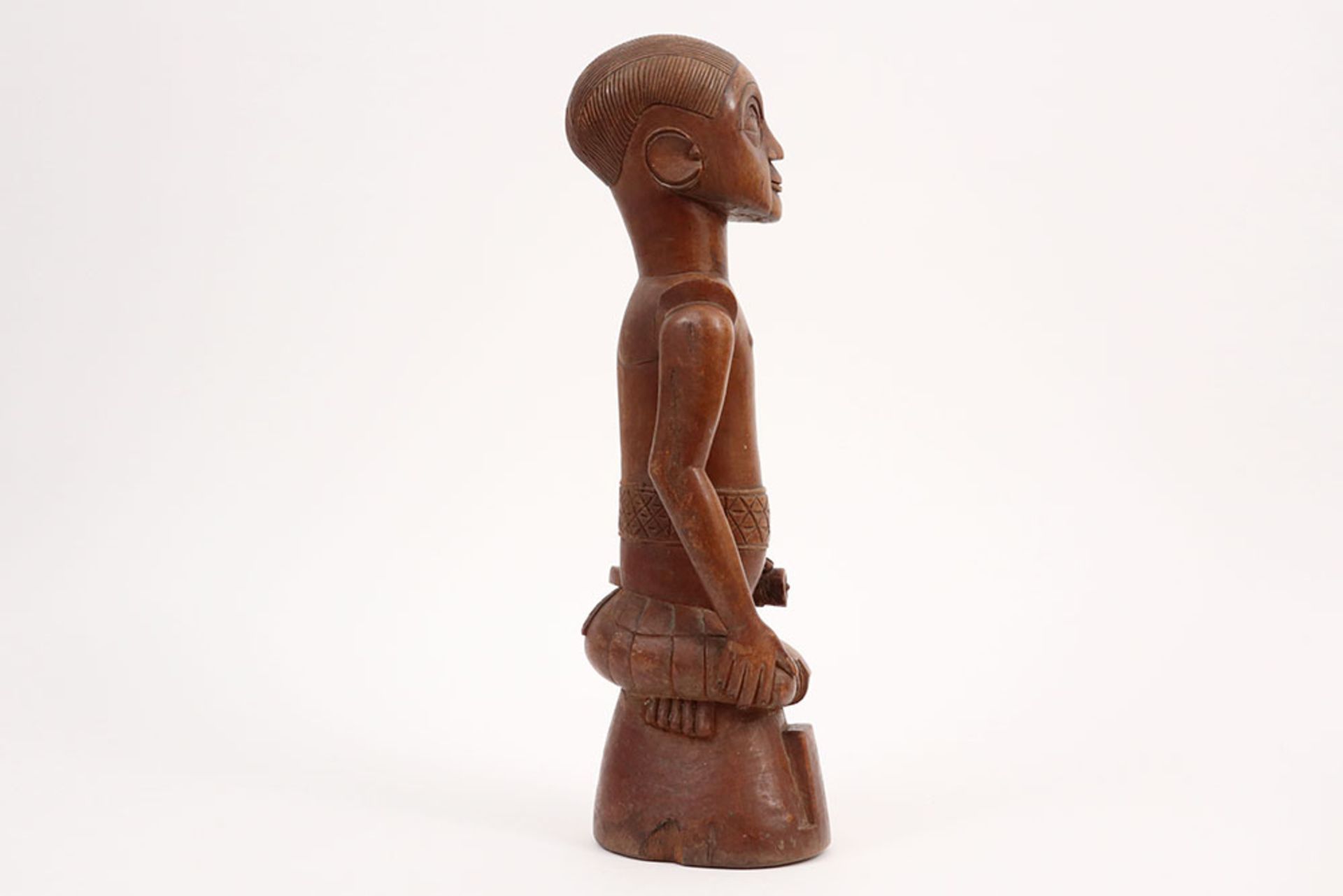 20th Cent. Congolese carver sculpture in wood || AFRIKA / KONGO - 20° EEUW sculptuur in hout met - Image 2 of 4
