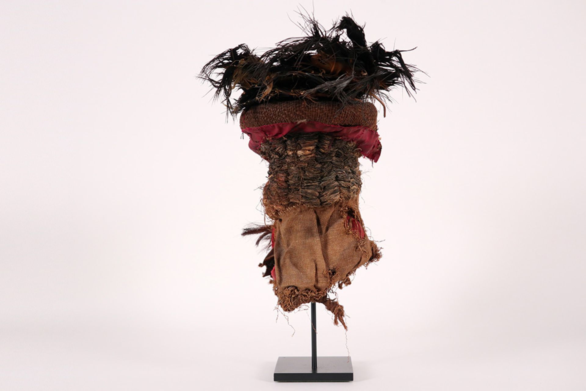 Congolese Badundu/Kasai Pende mask in vegetal fibres, feathers and painted wood with - Image 4 of 6