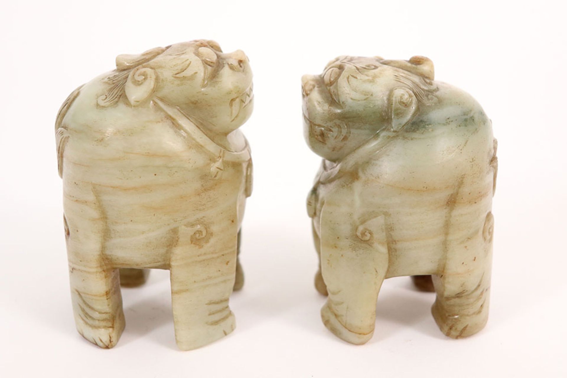 pair of Chinese archaic lion sculptures || Paar Chinese archaïsche sculpturen in steen : "Leeuwtjes" - Bild 2 aus 4