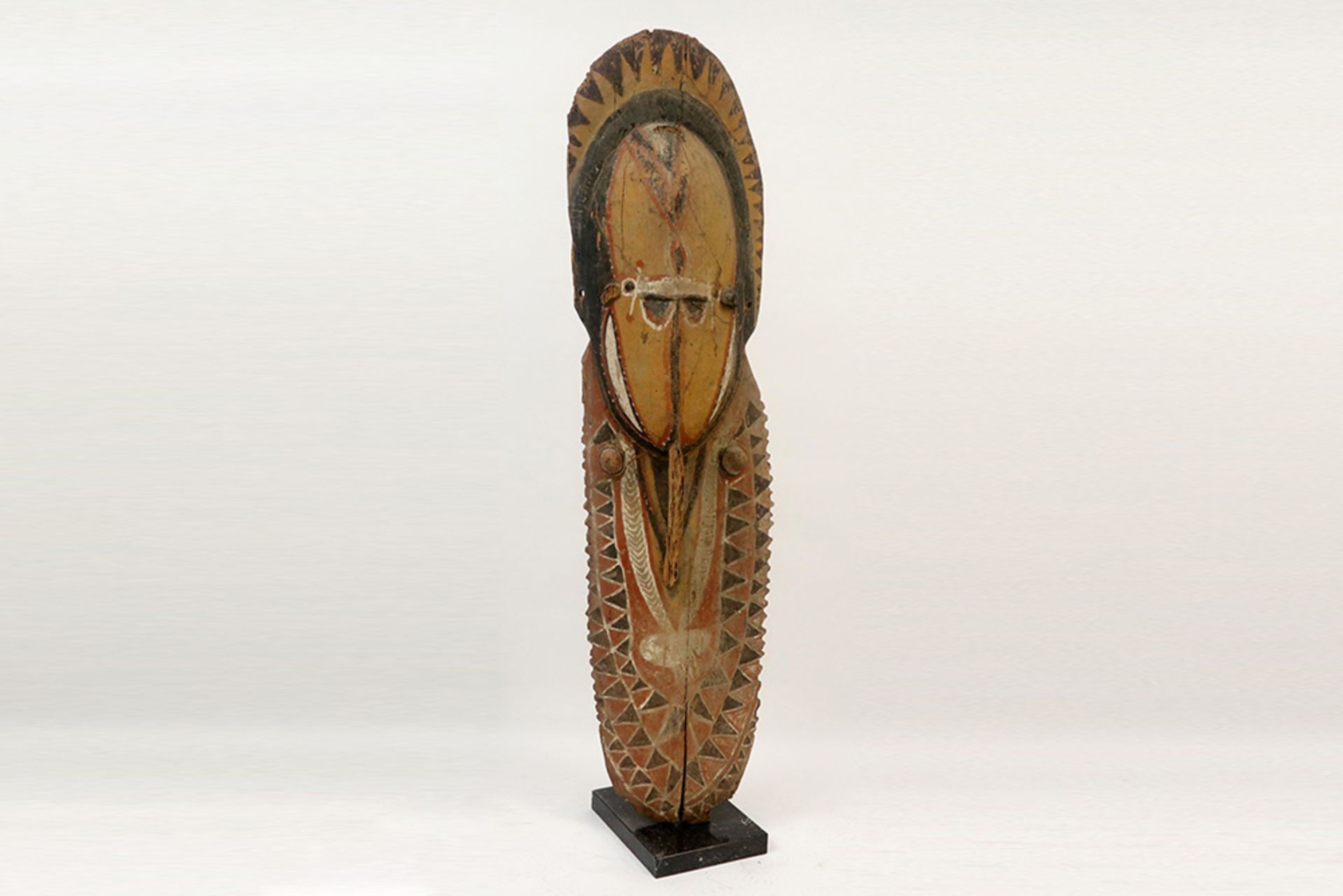 quite rare Papua New Guinean Abelam sculpture in hard wood with original quite well preserved - Image 2 of 3