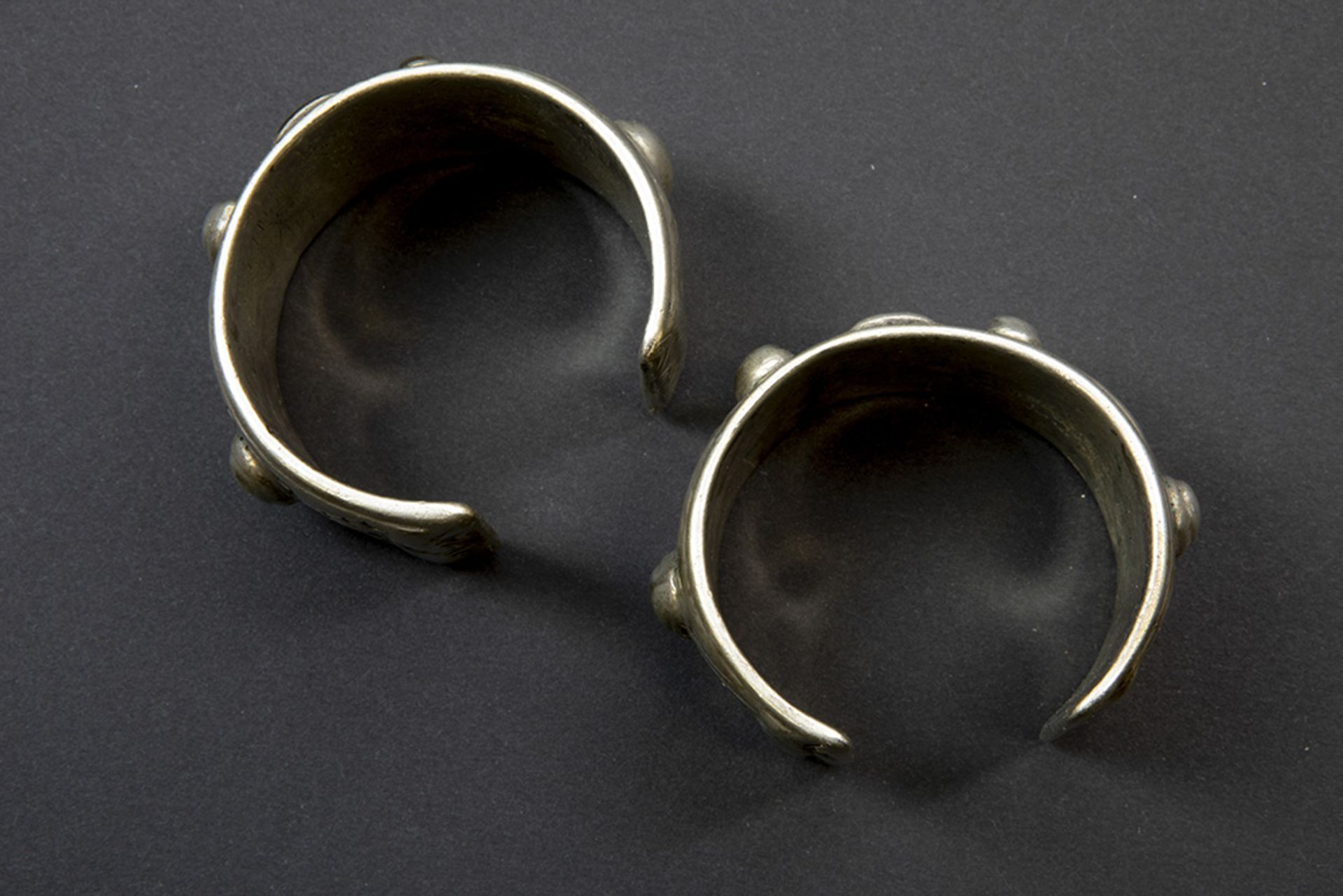 pair of South Egyptian (Assuan region) silver bracelets || ZUID-EGYPTE (streek van Assoean) - 20° - Bild 2 aus 2