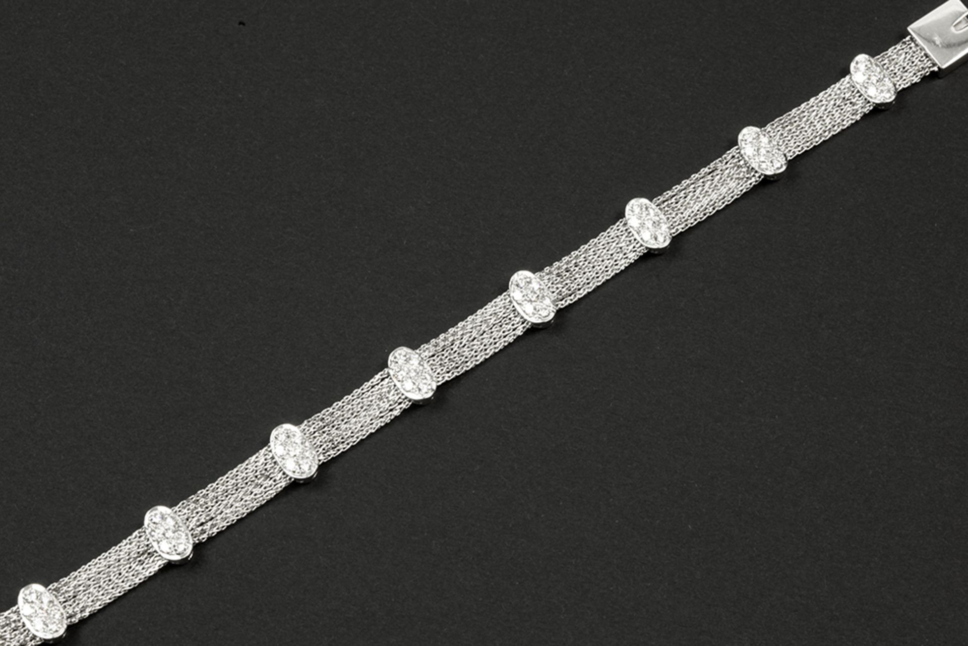 bracelet in white gold (18 carat) with at least 2,10 carat of very high quality brilliant cut - Image 2 of 2