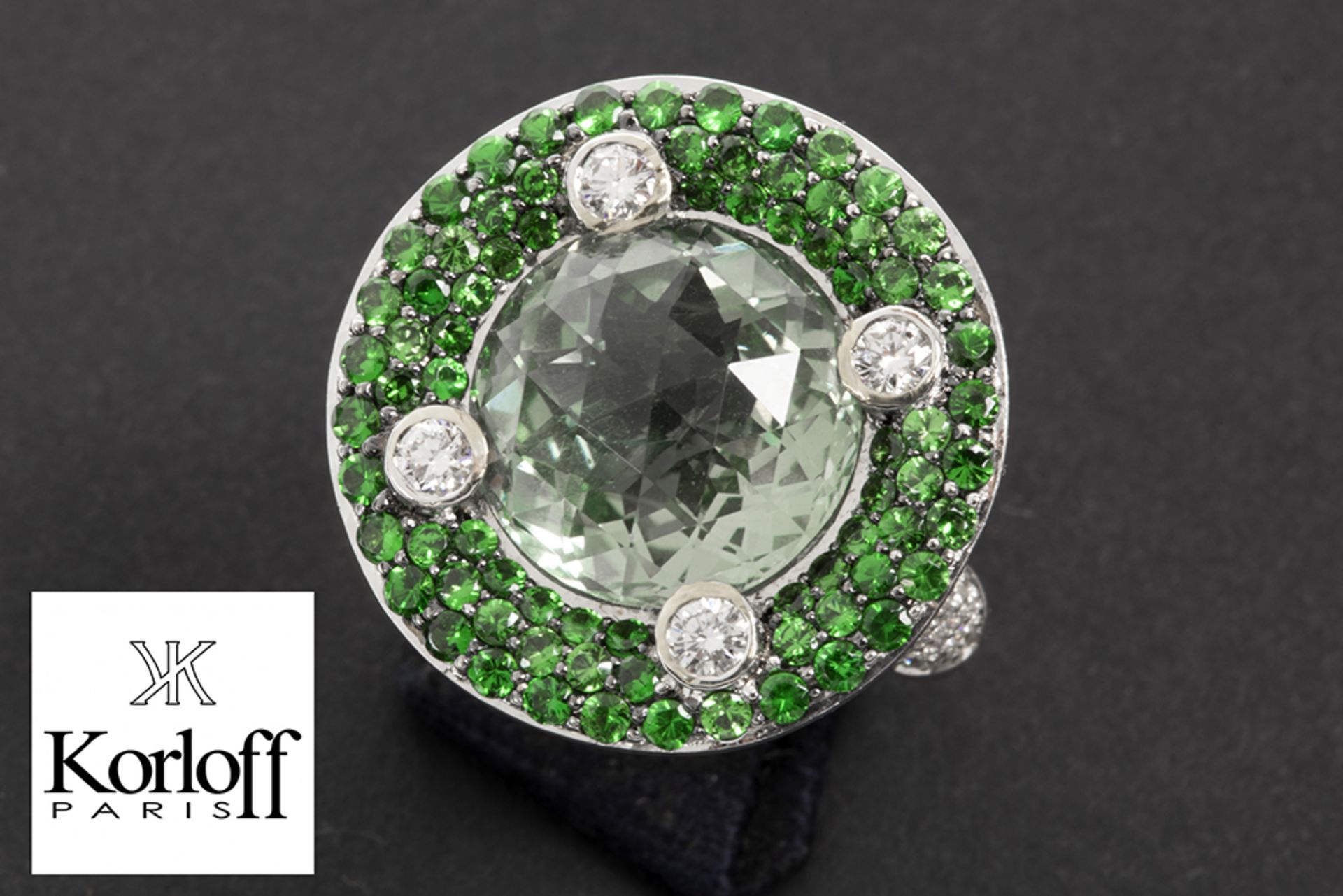 Korloff signed ring with a characteristic design in white gold (18 carat) with a ca 13 carat green
