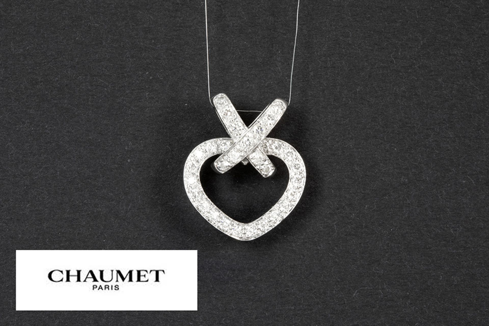heartshaped Chaumet signed pendant in white gold (18 carat) with ca 0,30 carat of very high