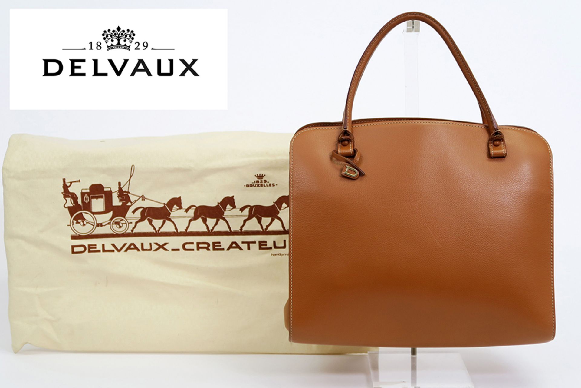 Delvaux marked "Sepia MM Jumping Fauve" handbag in leather - with certificate || DELVAUX handtas "