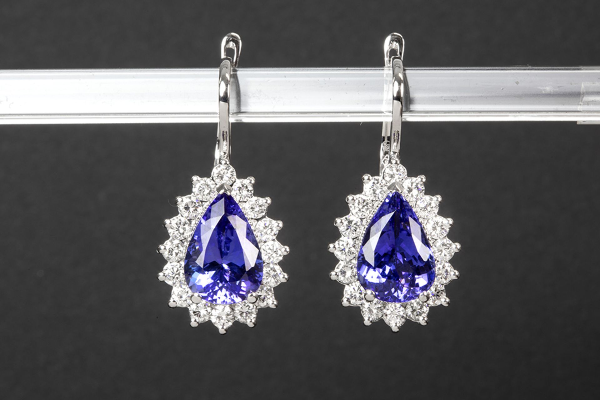 pair of elegant earrings in white gold (18 carat) with ca 6 carat of tanzanite with beautiful
