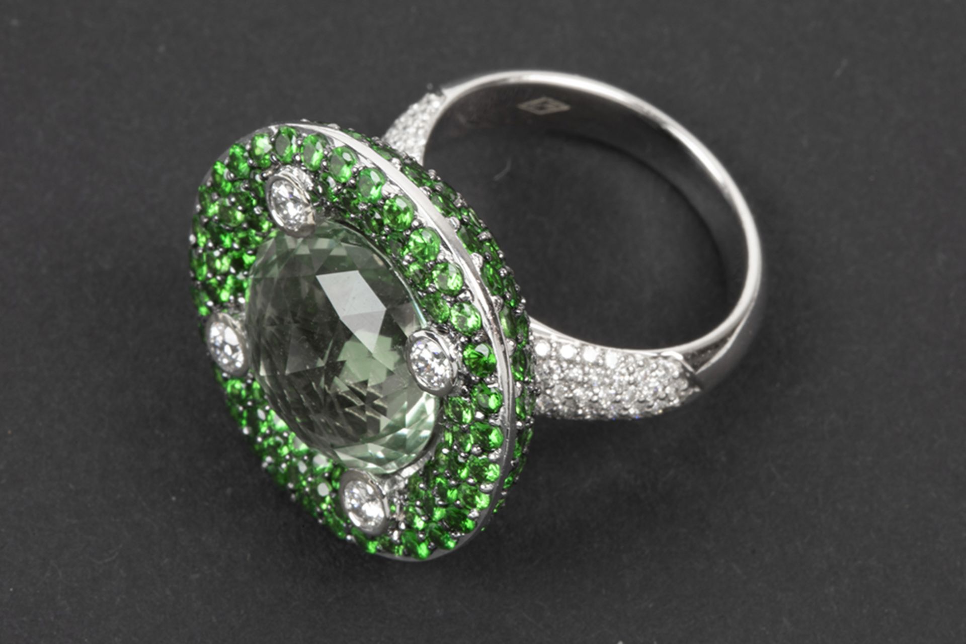 Korloff signed ring with a characteristic design in white gold (18 carat) with a ca 13 carat green - Image 3 of 3