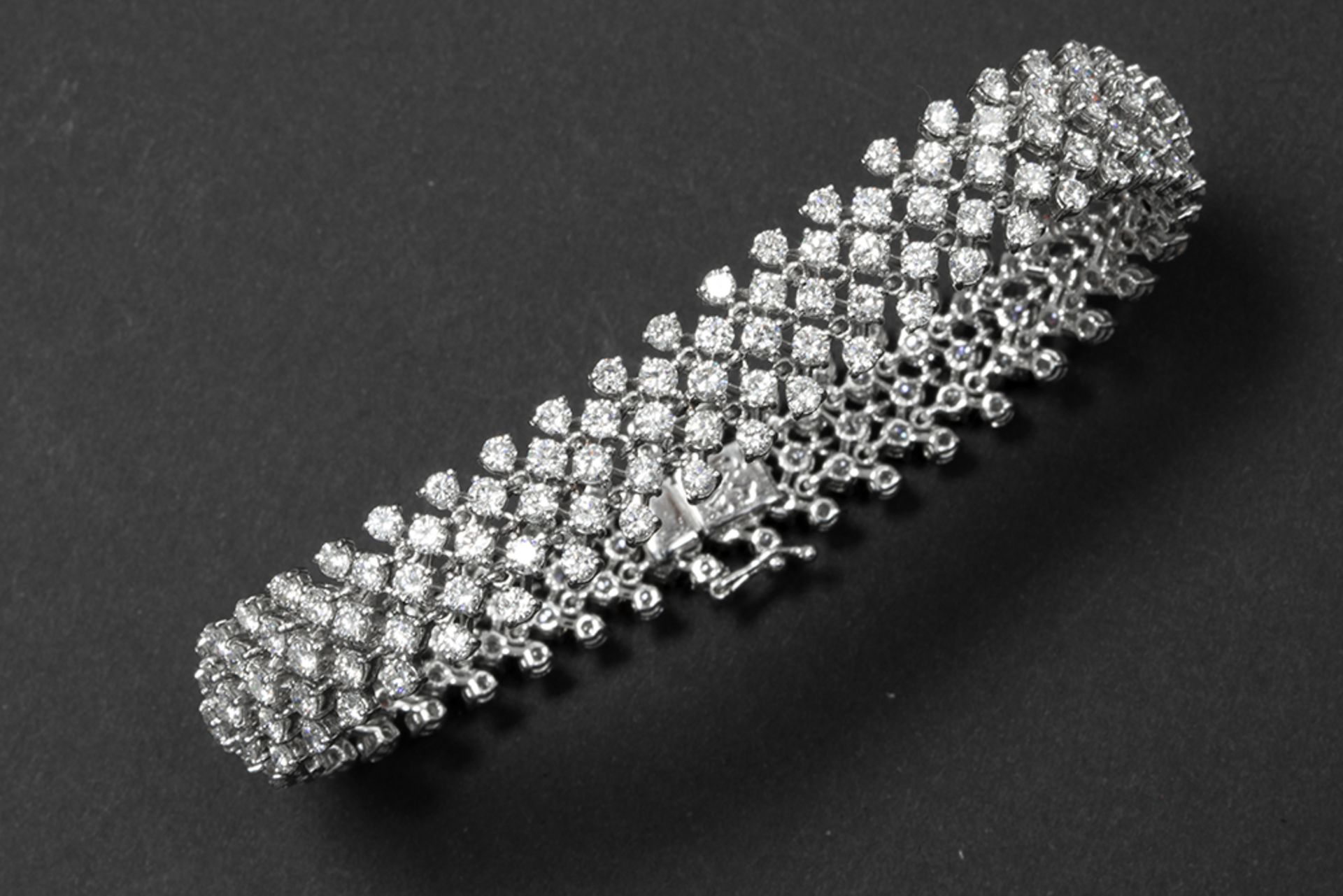 quite exceptional five rows bracelet in white gold (18 carat) with ca 10 carat of very high