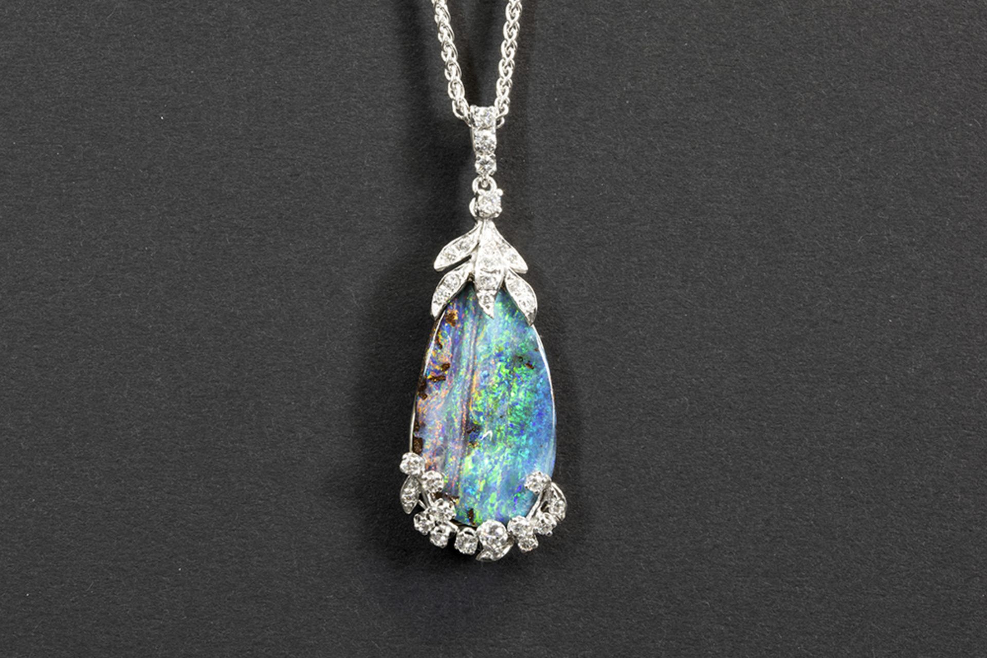 exceptional pendant in white gold (18 carat) with a big opal of 23,23 carat (with GRS certificate)