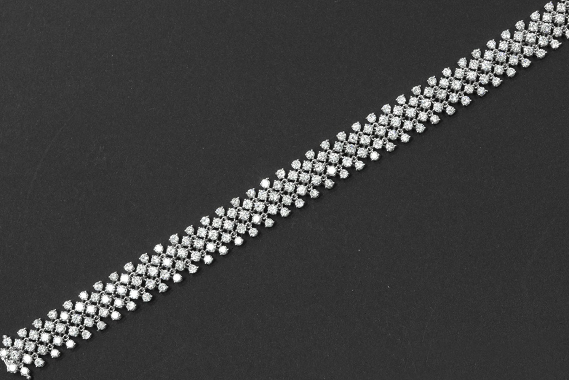 quite exceptional five rows bracelet in white gold (18 carat) with ca 10 carat of very high - Image 2 of 2