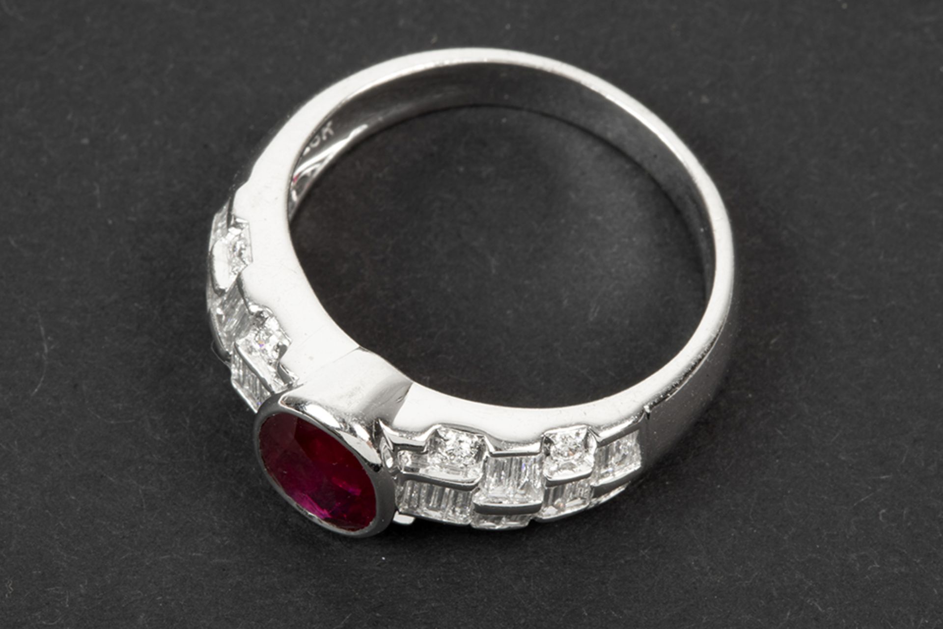 a 1,71 carat not heated Burmese ruby set in a ring in white gold (18 carat) with ca 0,65 carat of - Image 2 of 3