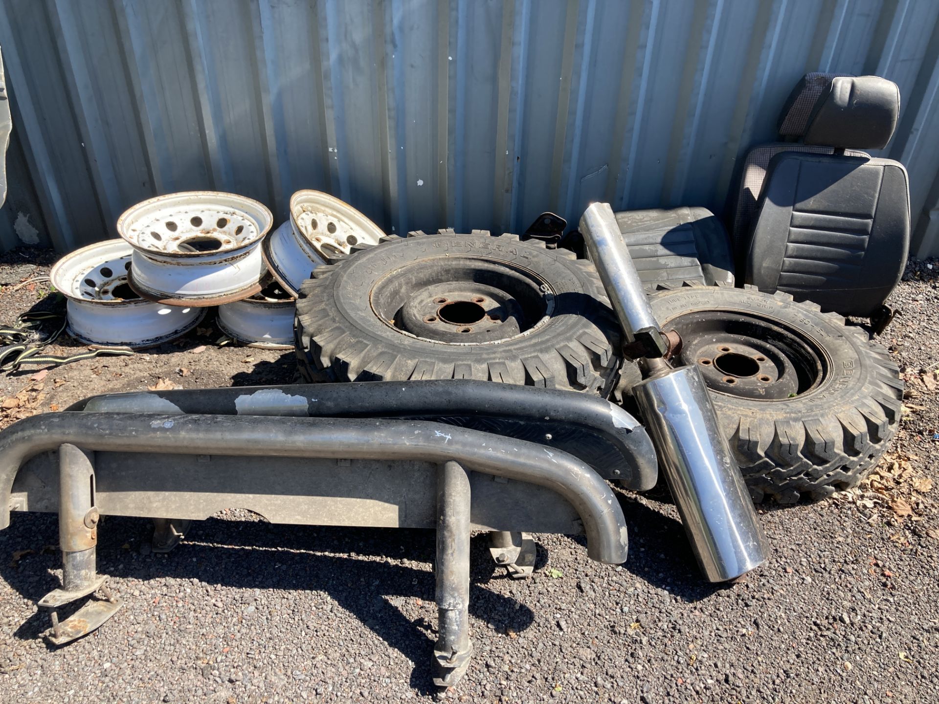 Mixed lot of Land Rover Defender Parts