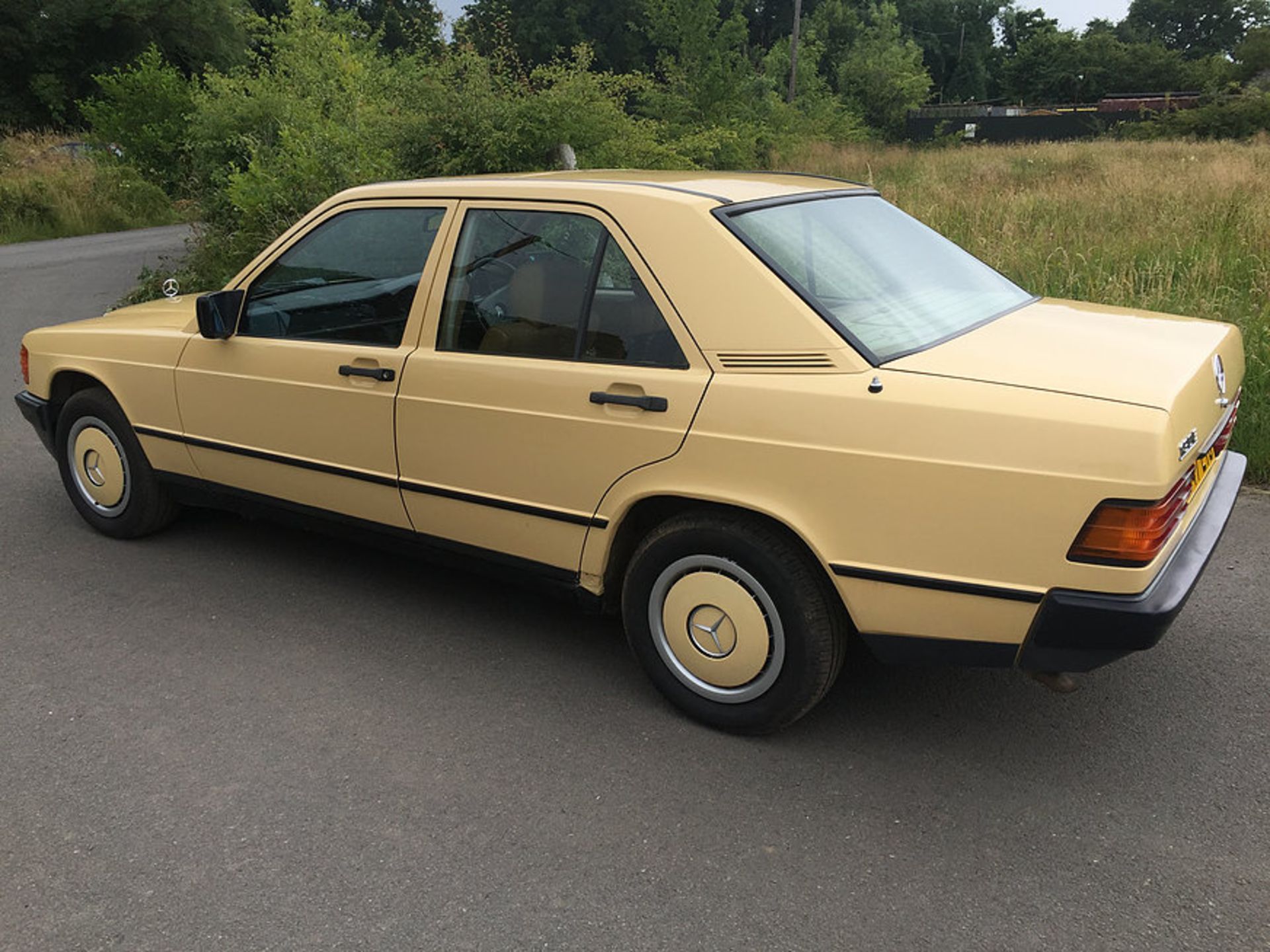 1984 Mercedes 190E - Image 8 of 14