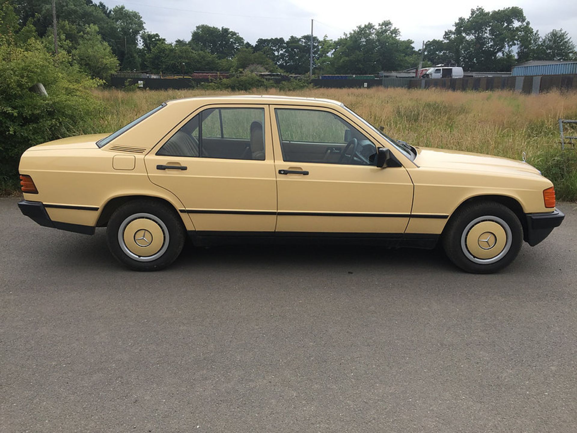 1984 Mercedes 190E - Image 10 of 14