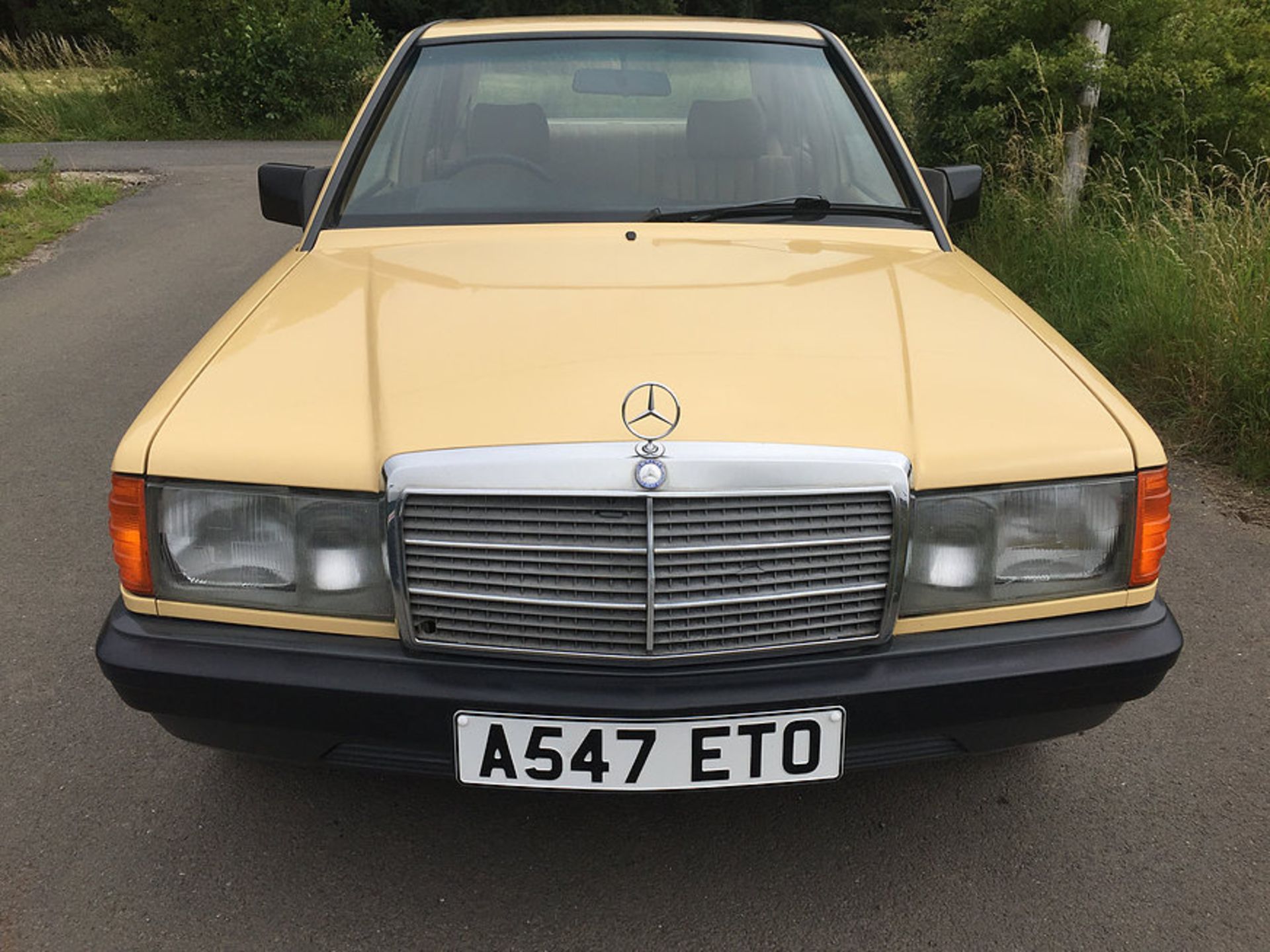 1984 Mercedes 190E - Image 9 of 14