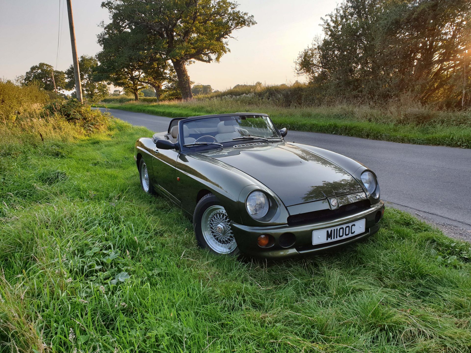 MG RV8 - Image 6 of 10