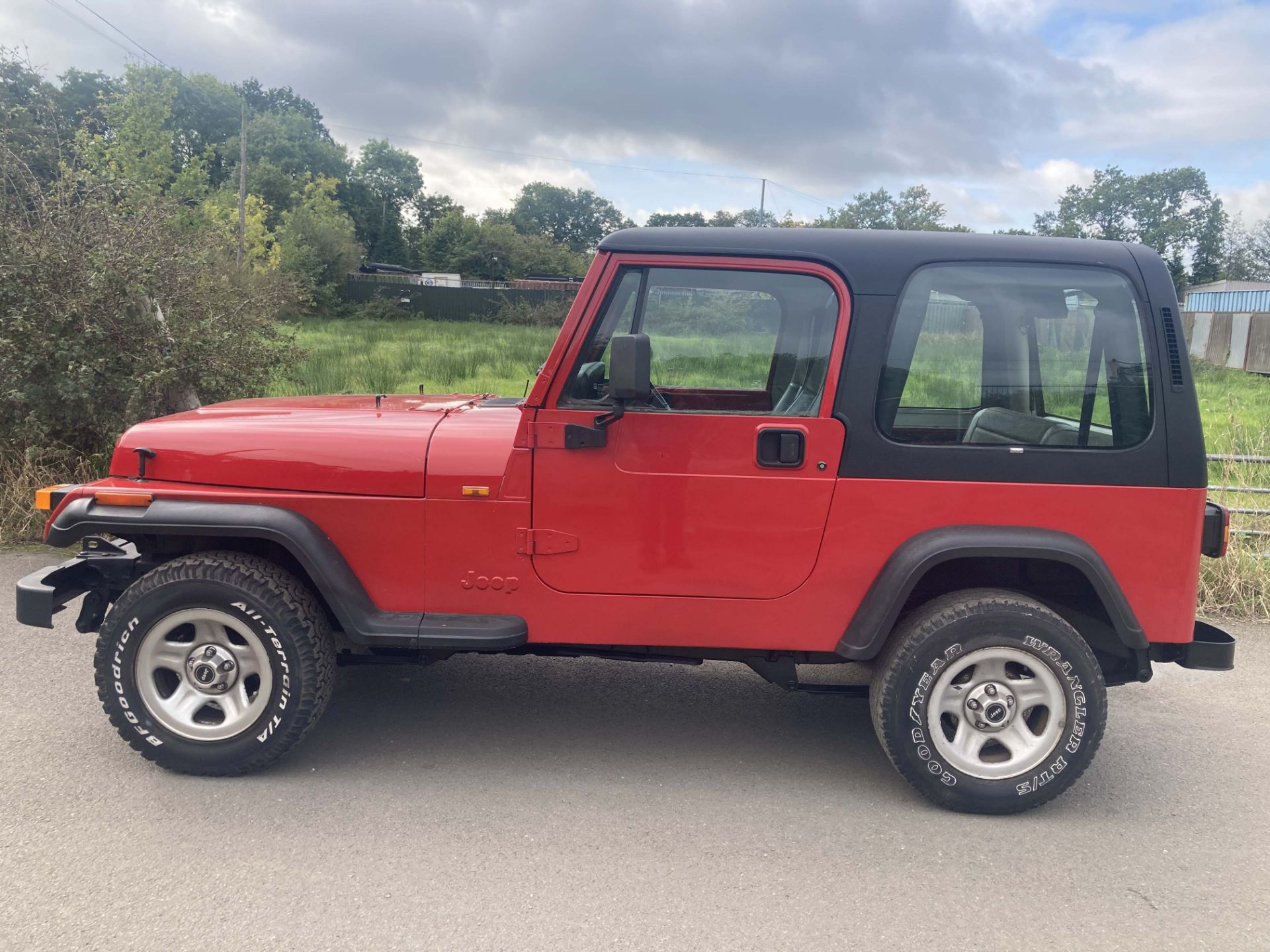 1995 Jeep Wrangler - Image 2 of 11