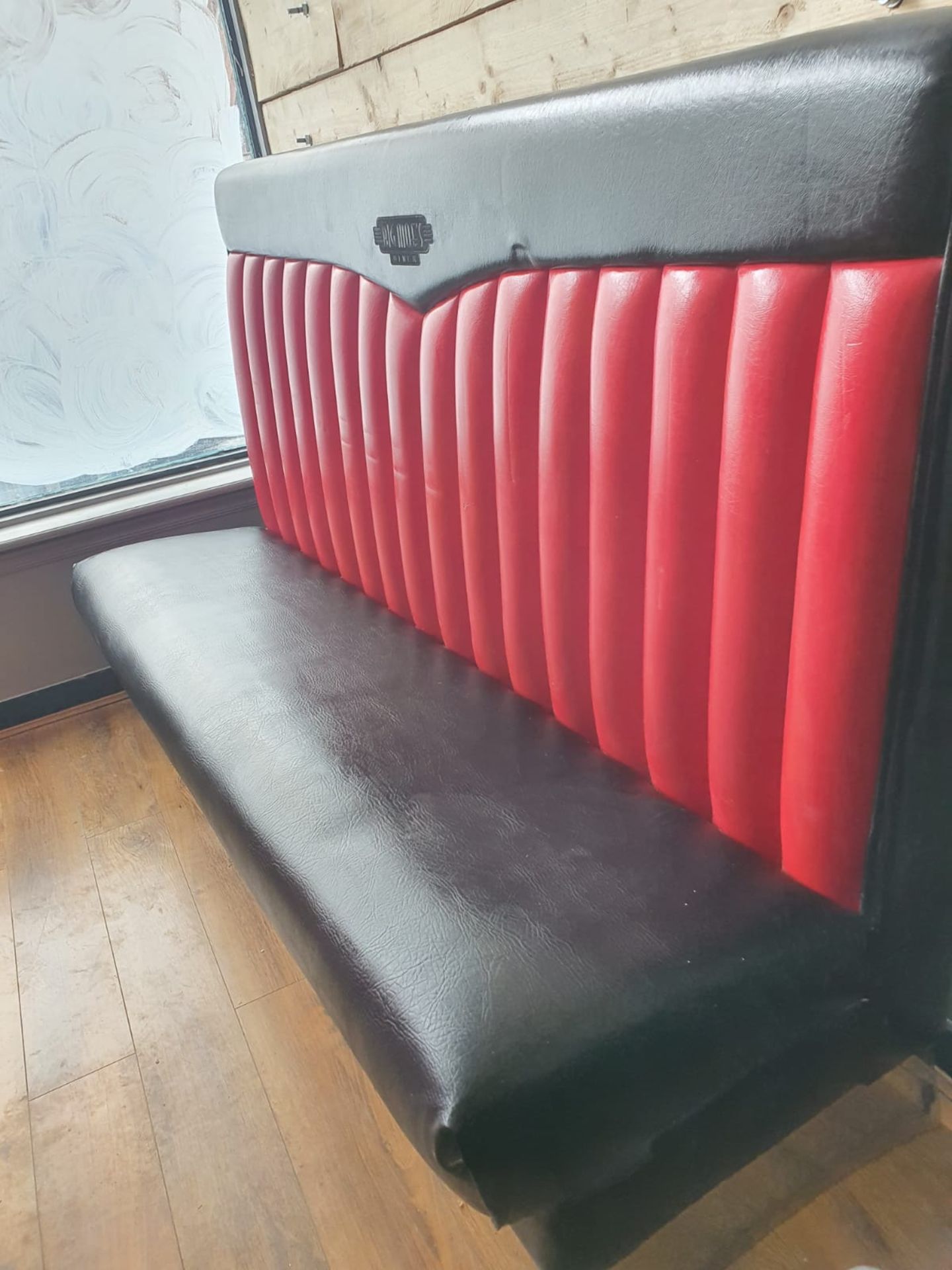 ORIGIONAL BIG MOE,S DINER RESTAURANT AMERICAN DINER BOOTH SEAT READ DESCRIPTION NO RESERVE - Image 4 of 6