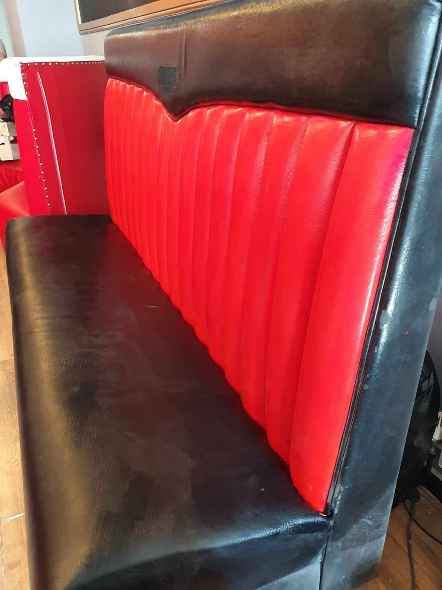 ORIGIONAL BIG MOE,S DINER RESTAURANT AMERICAN DINER BOOTH SEAT READ DESCRIPTION NO RESERVE - Image 4 of 5