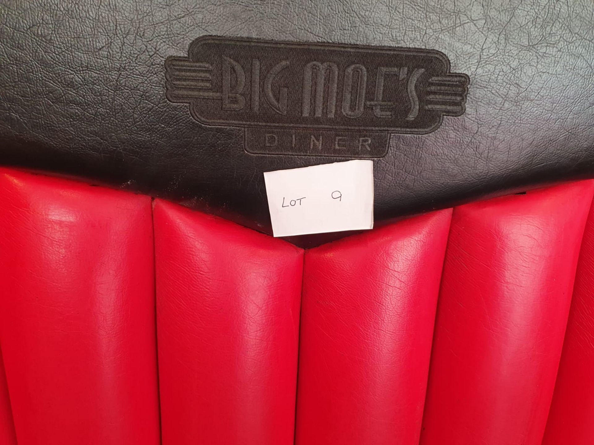 ORIGIONAL BIG MOE,S DINER RESTAURANT AMERICAN DINER BOOTH SEAT READ DESCRIPTION NO RESERVE - Image 3 of 4