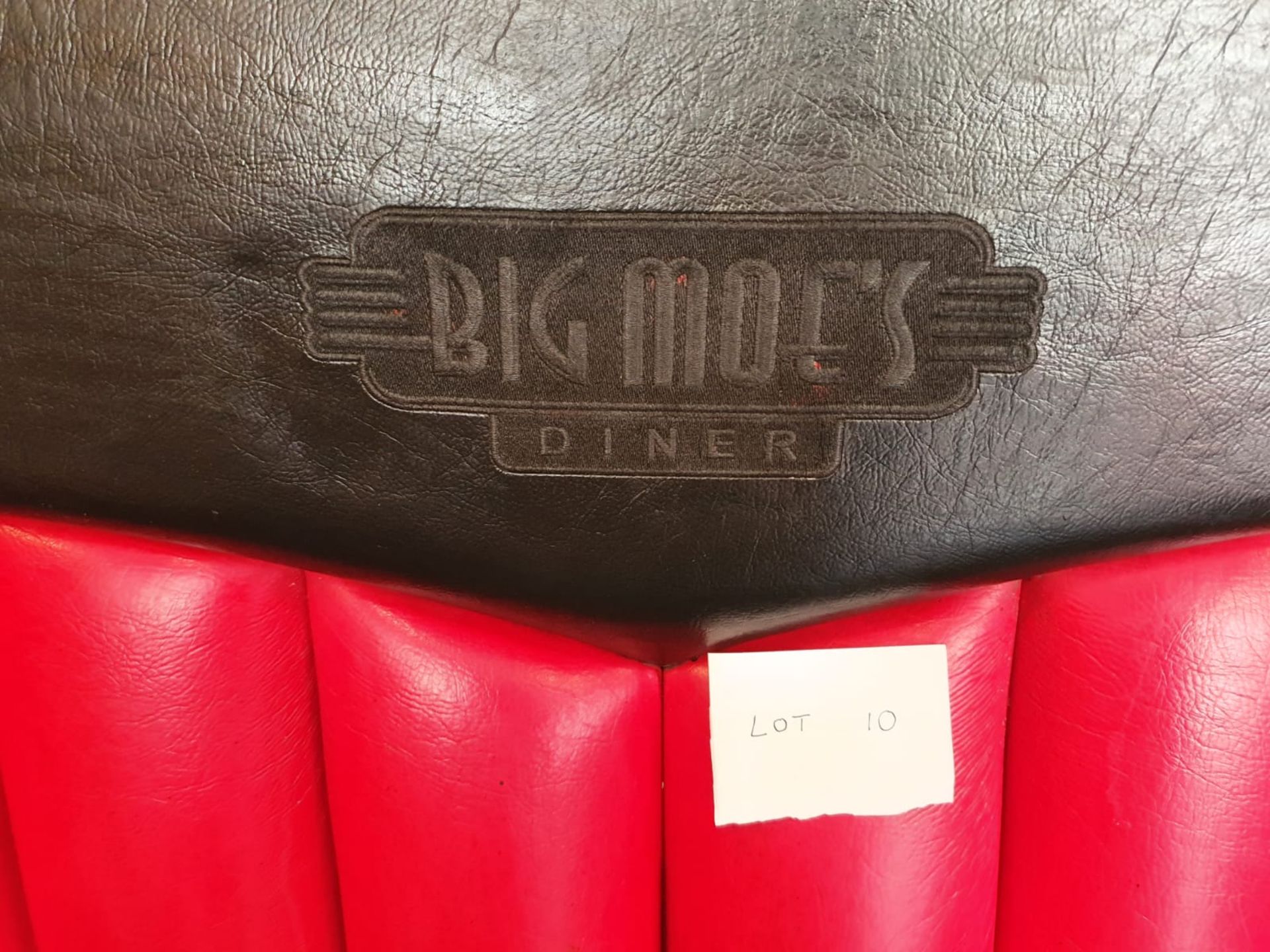 ORIGIONAL BIG MOE,S DINER RESTAURANT AMERICAN DINER BOOTH SEAT READ DESCRIPTION NO RESERVE - Image 4 of 4