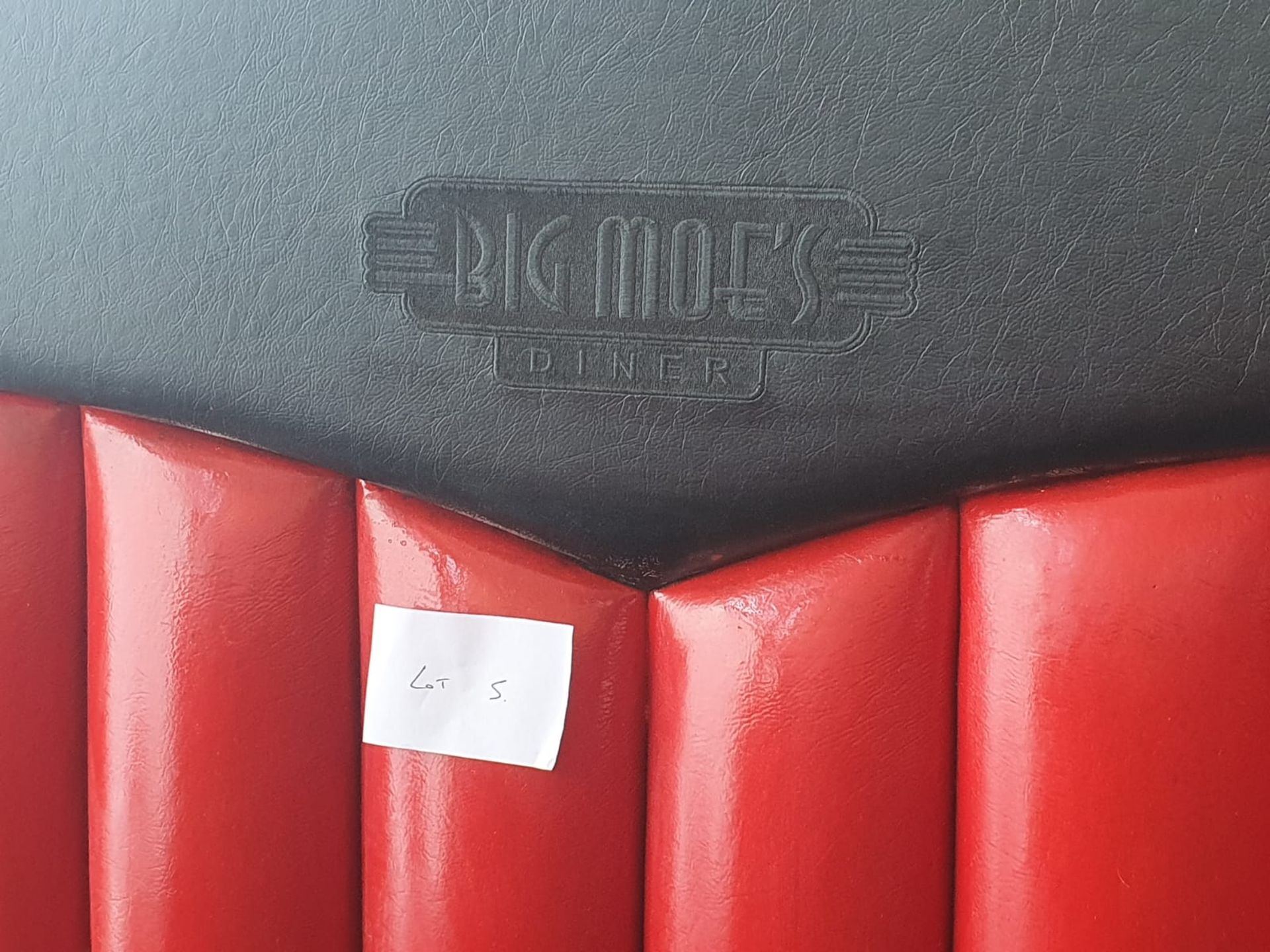 ORIGIONAL BIG MOE,S DINER RESTAURANT AMERICAN DINER BOOTH SEAT READ DESCRIPTION NO RESERVE - Image 2 of 5