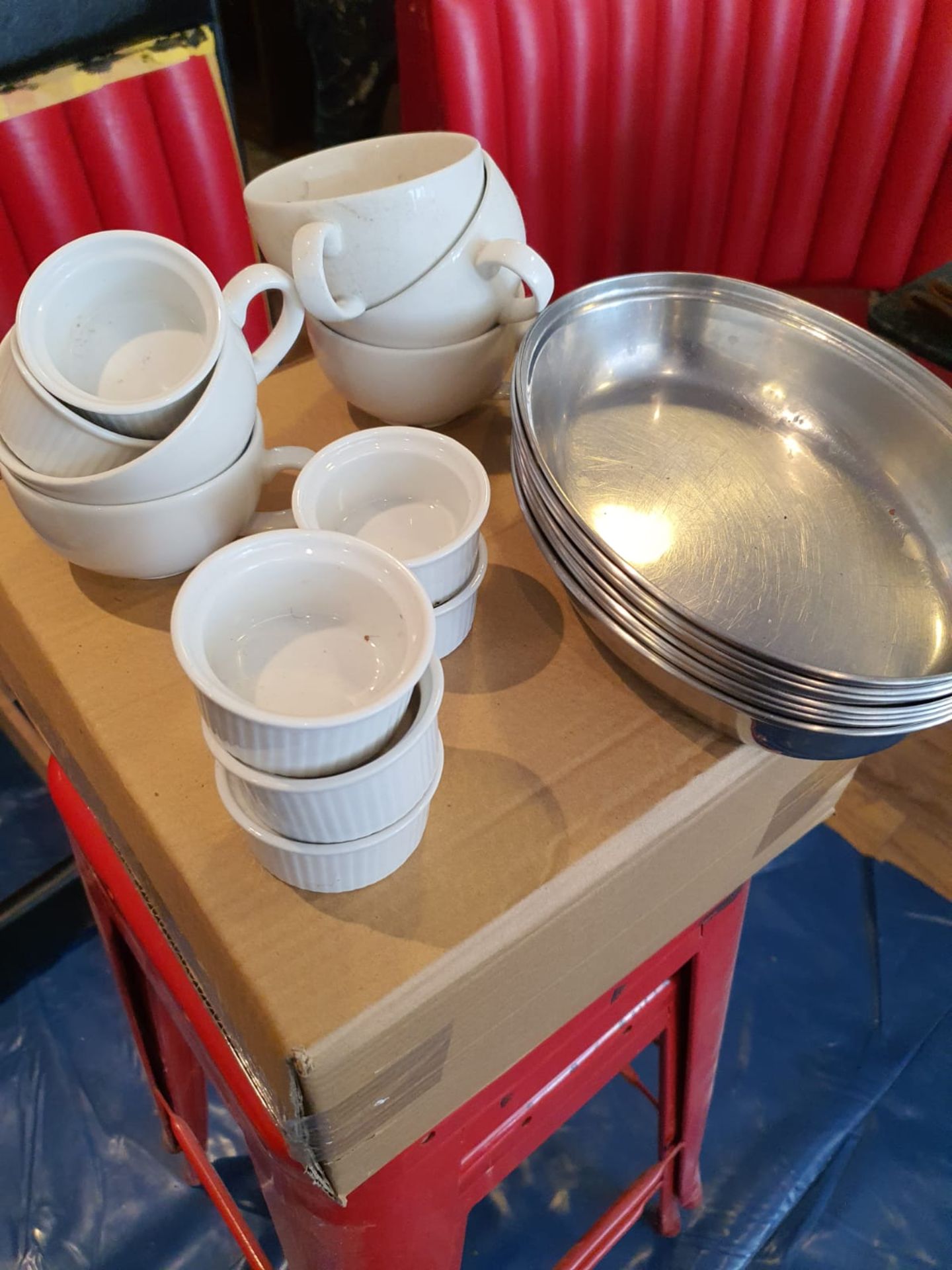 ASSORTED ITEMS OF RESTAURANT KITCHEN ITEMS