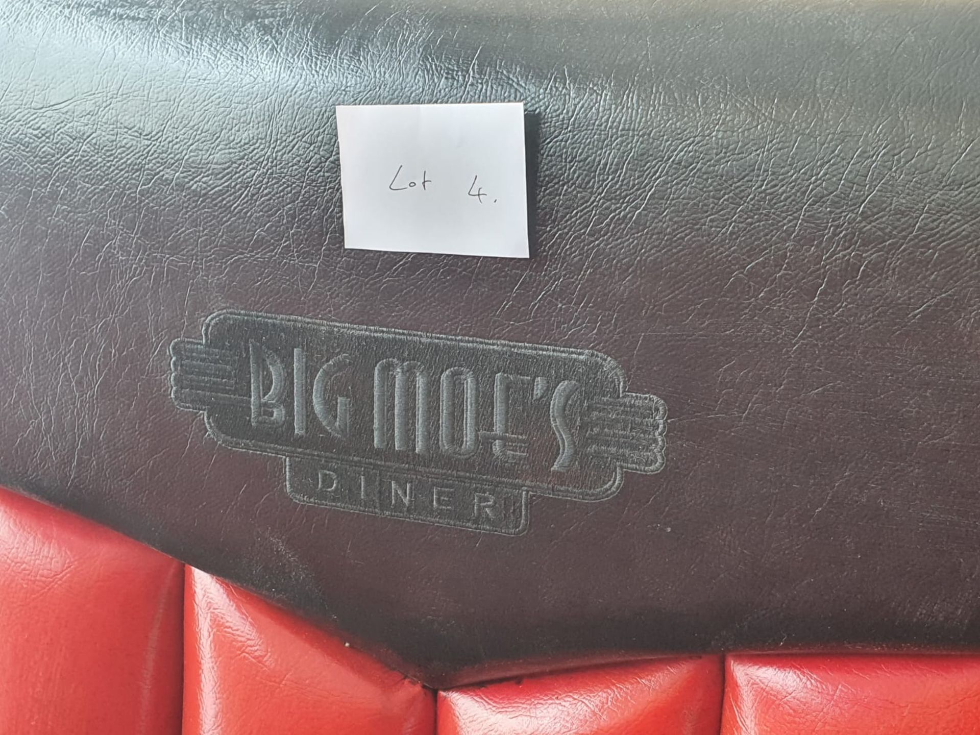 ORIGIONAL BIG MOE,S DINER RESTAURANT AMERICAN DINER BOOTH SEAT READ DESCRIPTION NO RESERVE - Image 2 of 5