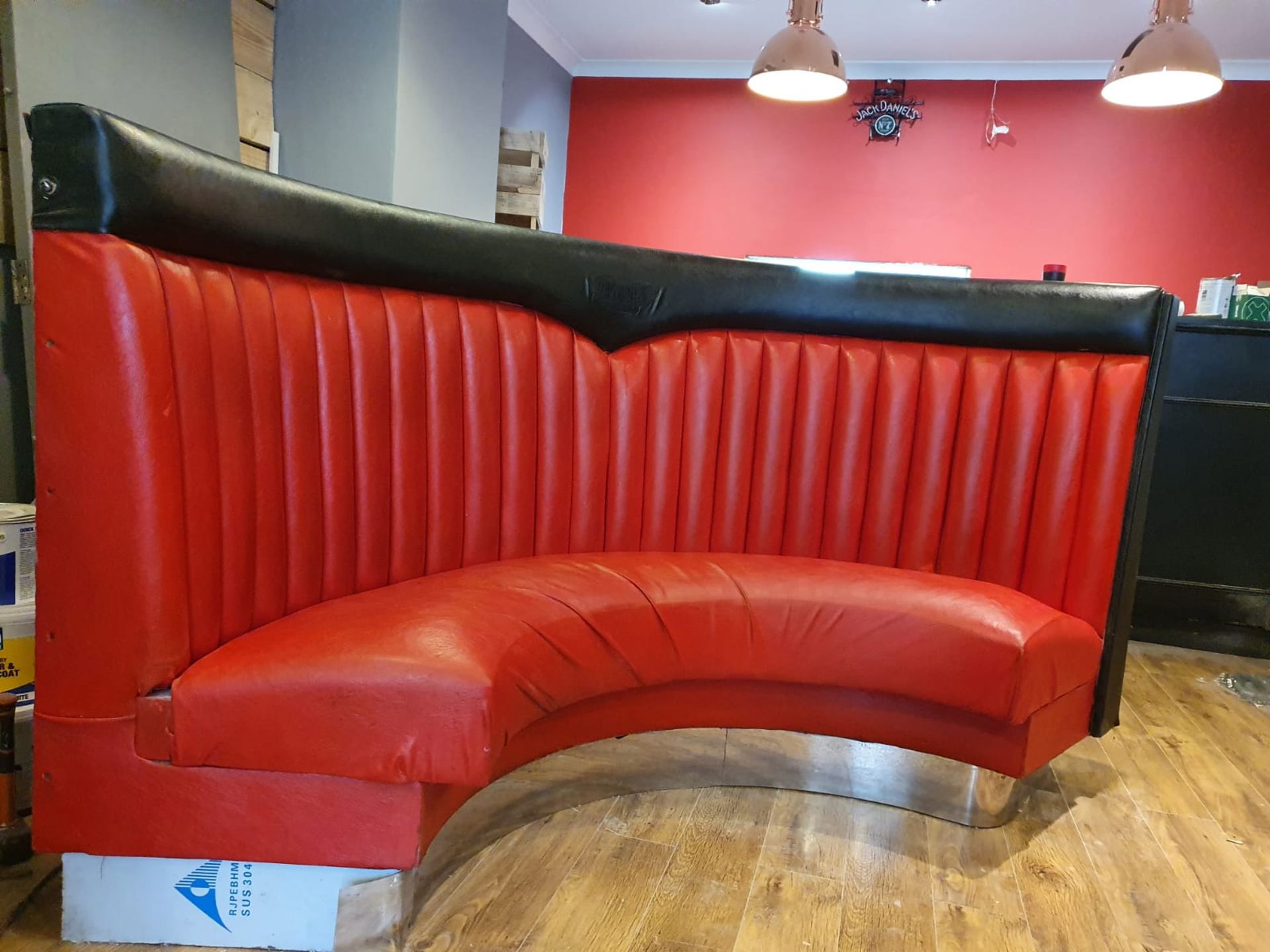 ORIGIONAL BIG MOE,S DINER RESTAURANT AMERICAN DINER CORNER BOOTH SEAT READ DESCRIPTION NO RESERVE - Image 3 of 6