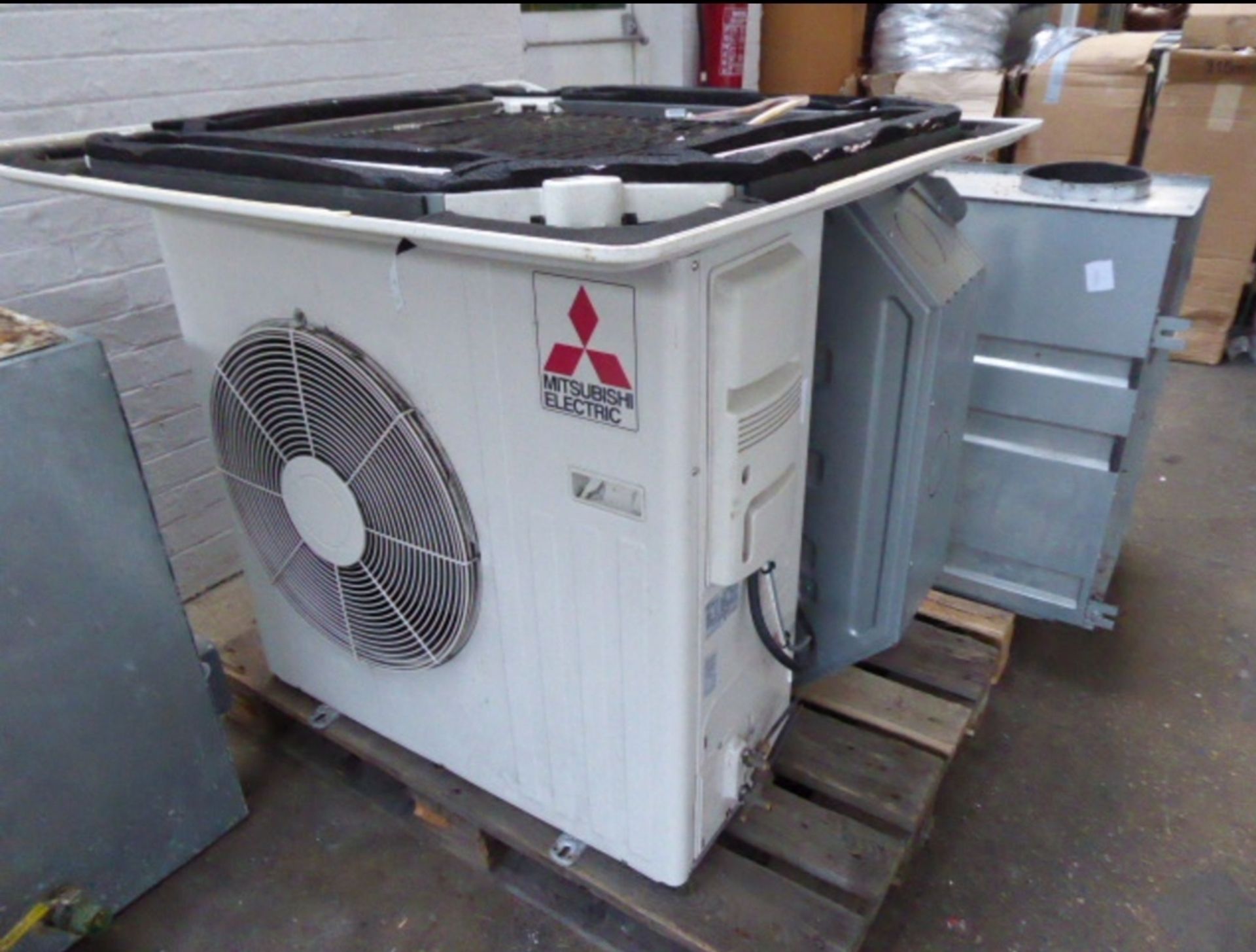 MITSUBISHI AIR CONDITIONING UNIT WITH 3 OTHER INTERNAL UNITS AND AIR EXCHANGE UNITS NO RESERVE