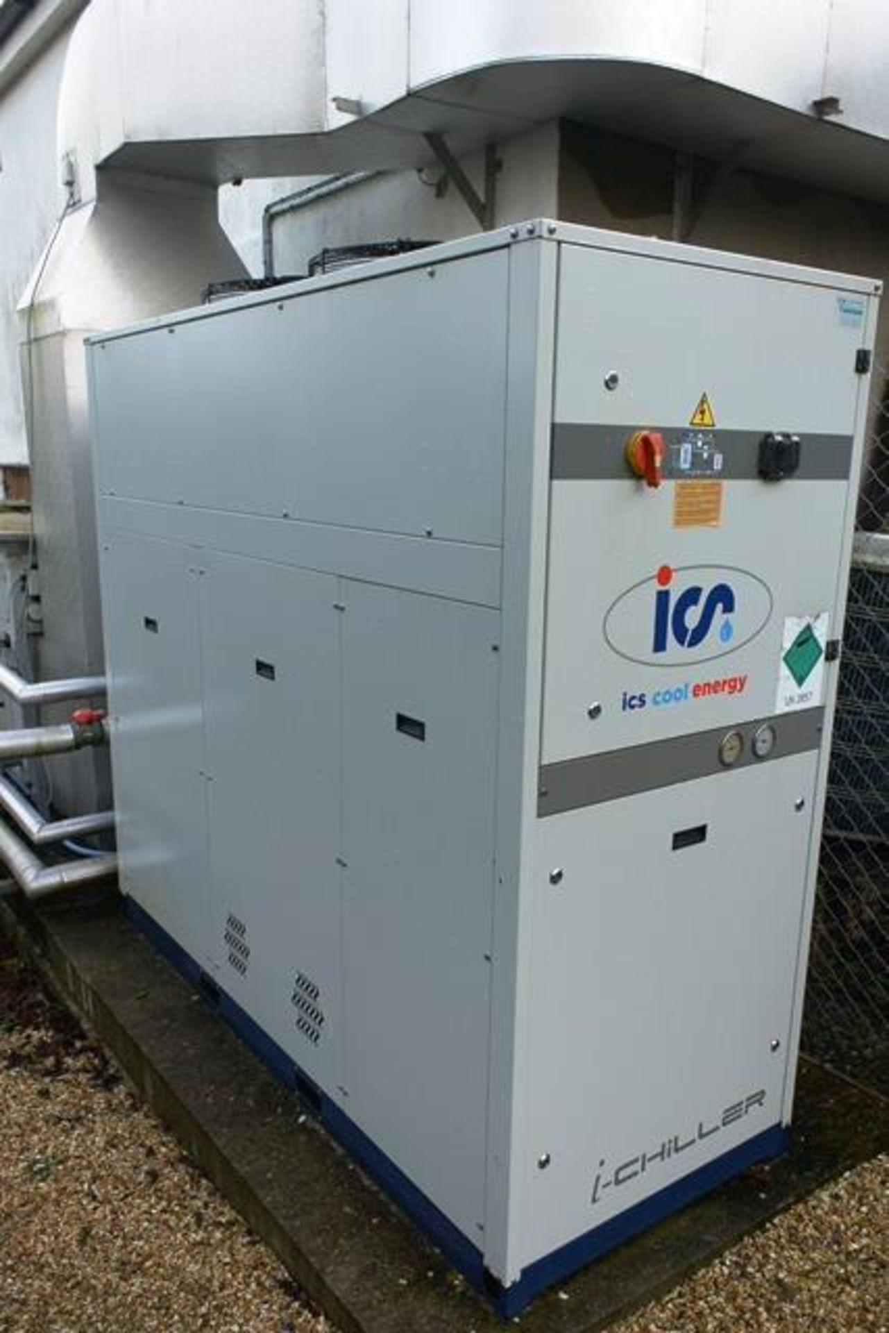 ICS Cool Energy IC525 chiller, serial no. 38178801008 (2016), 3 phase, refrigerant R410A, with - Image 2 of 7