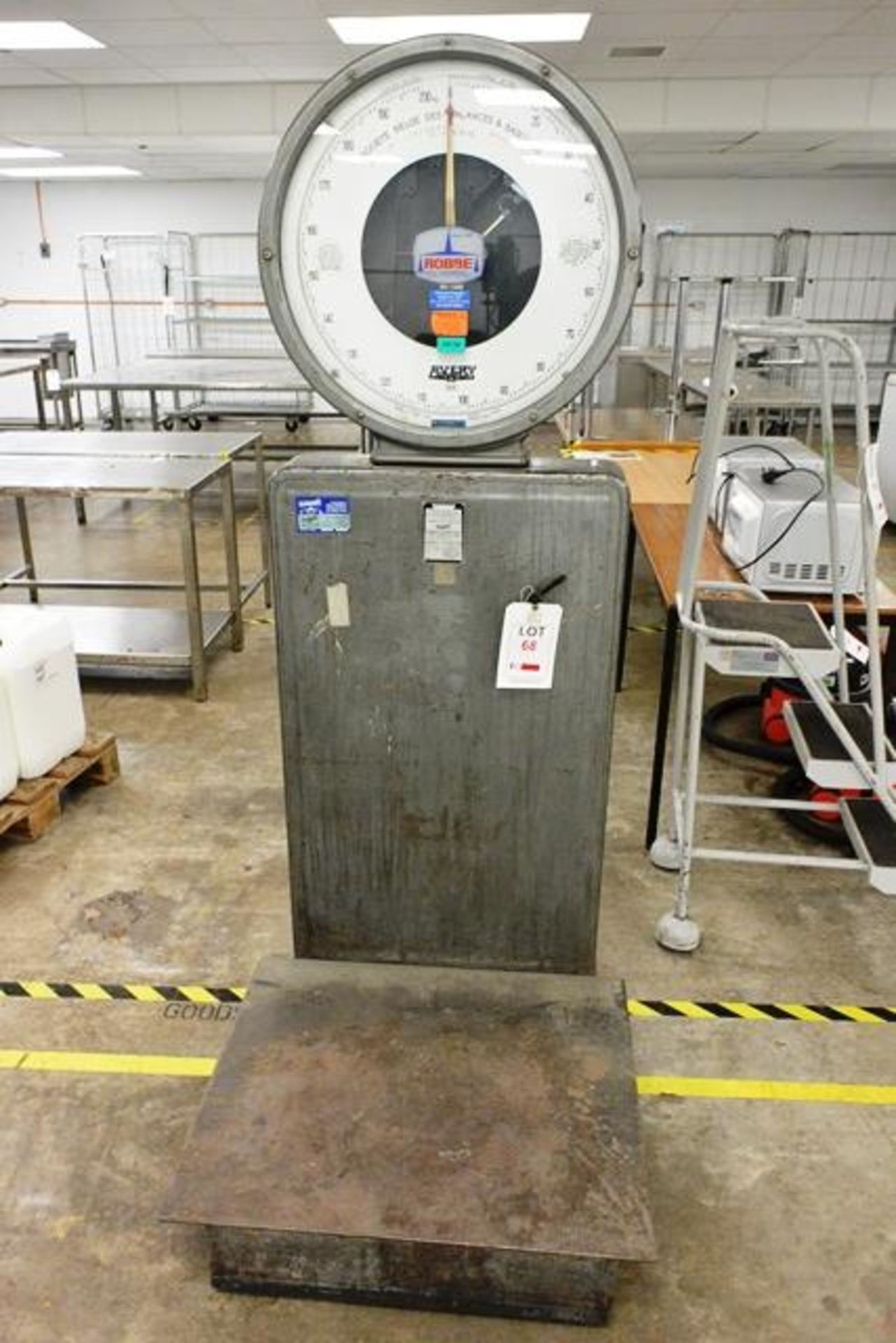 Avery CLA floor standing weigh scale, serial no. 700612 (1970), max 200kg