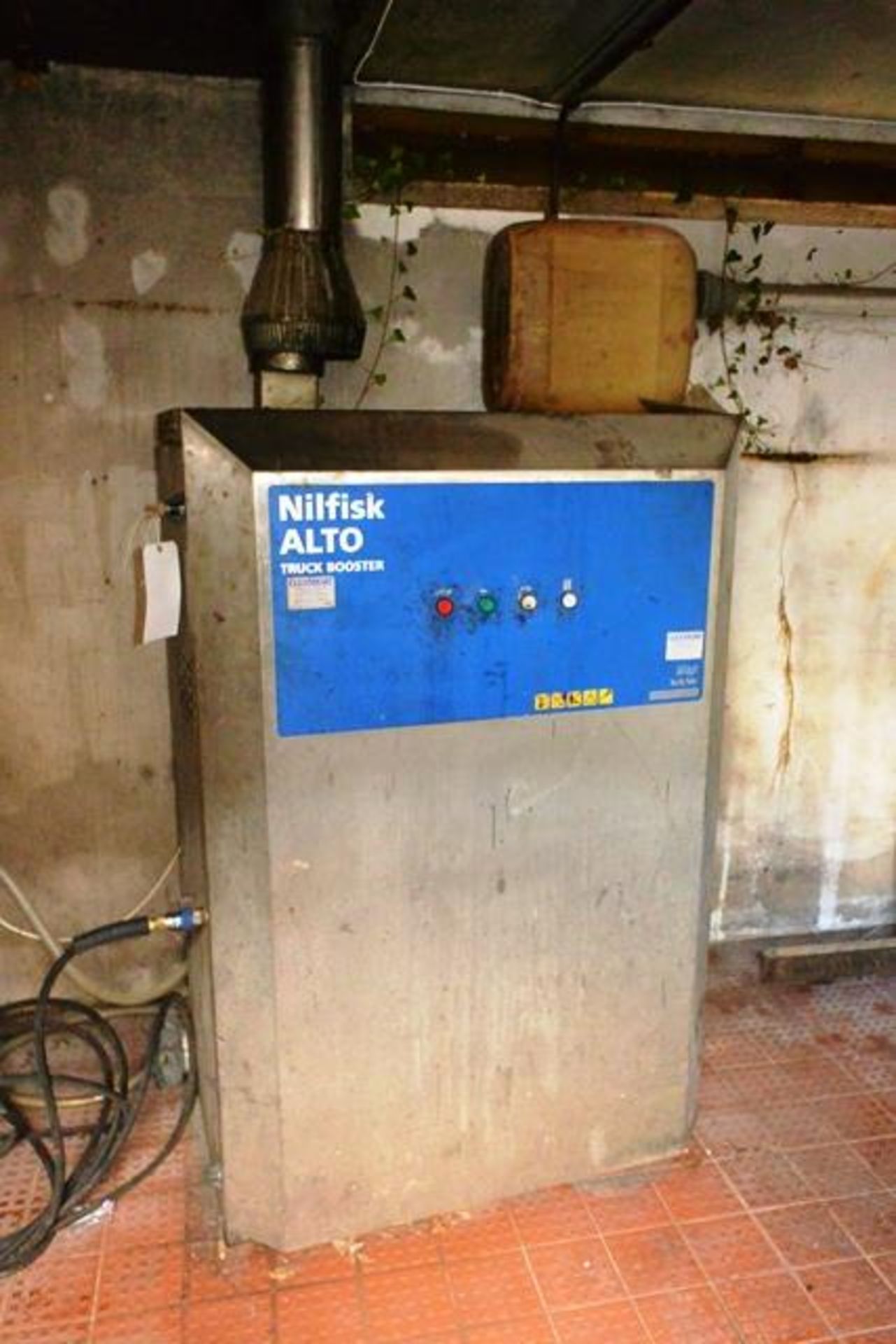 Nilfisk Alto truck booster pressure washer, serial no. 107370830, with hose (Please note: A work