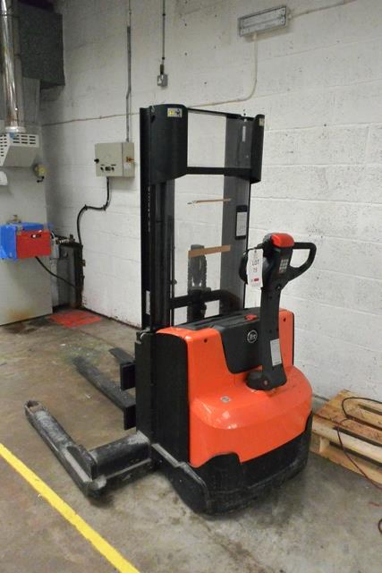 BT Stax 10 battery operated stacker truck, model SWE1205, type OEC 247702-250, mast no. 561 9869 (