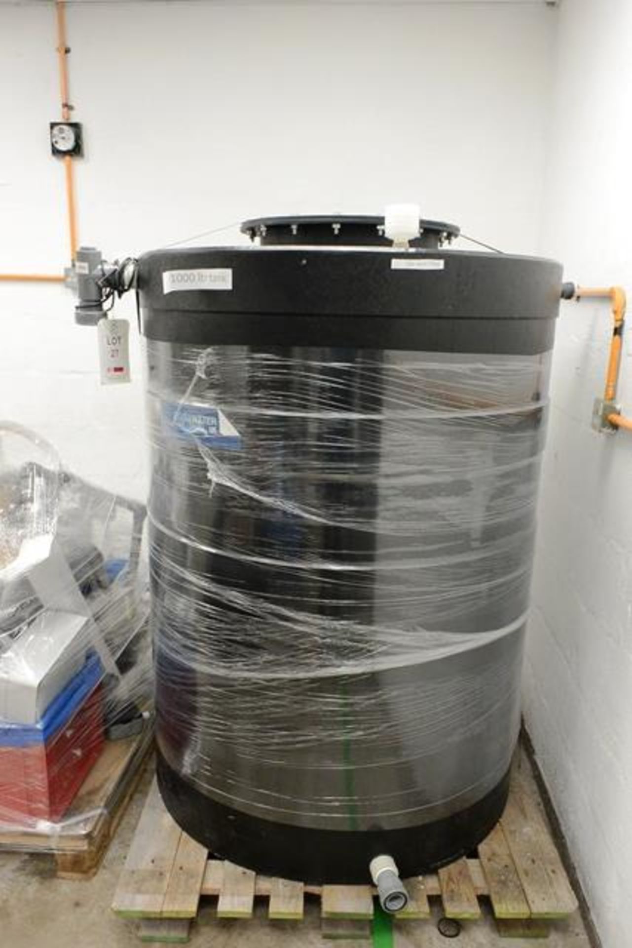 Dionised water filtration system including Porla Water 1000 litre bunded plastic tank, in-line - Image 3 of 3