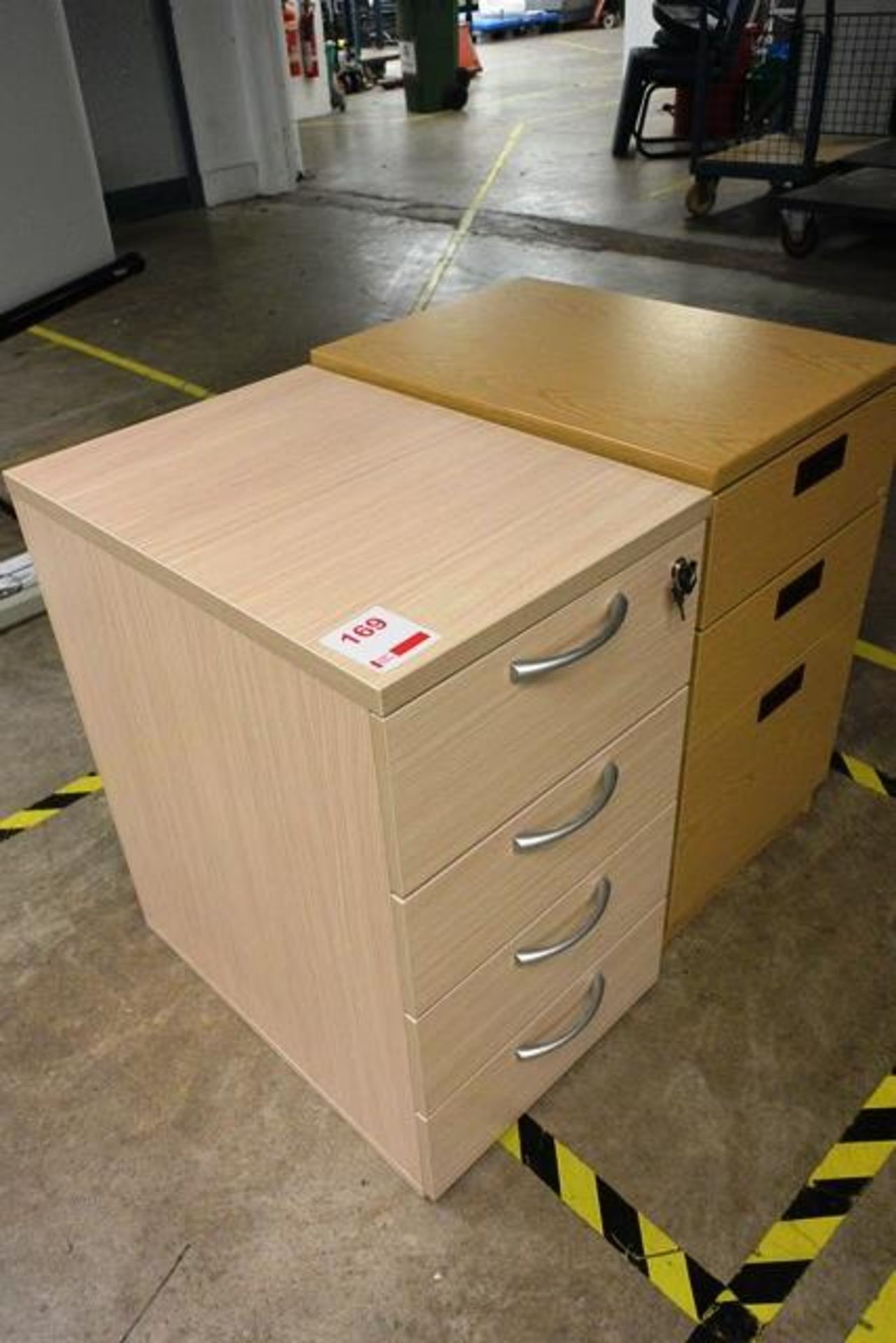 Two various pedestal units, 3 drawer/4 drawer