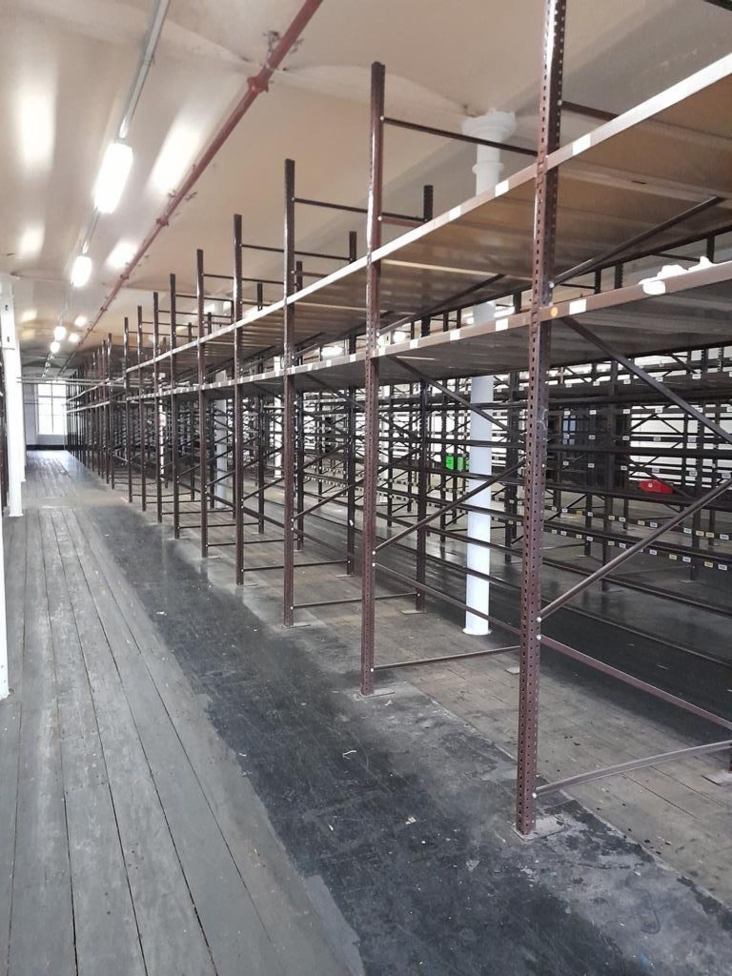 Light duty metal storage shelving racking - 115 bays, each with 5 pairs of beams and 20 metal - Image 6 of 11
