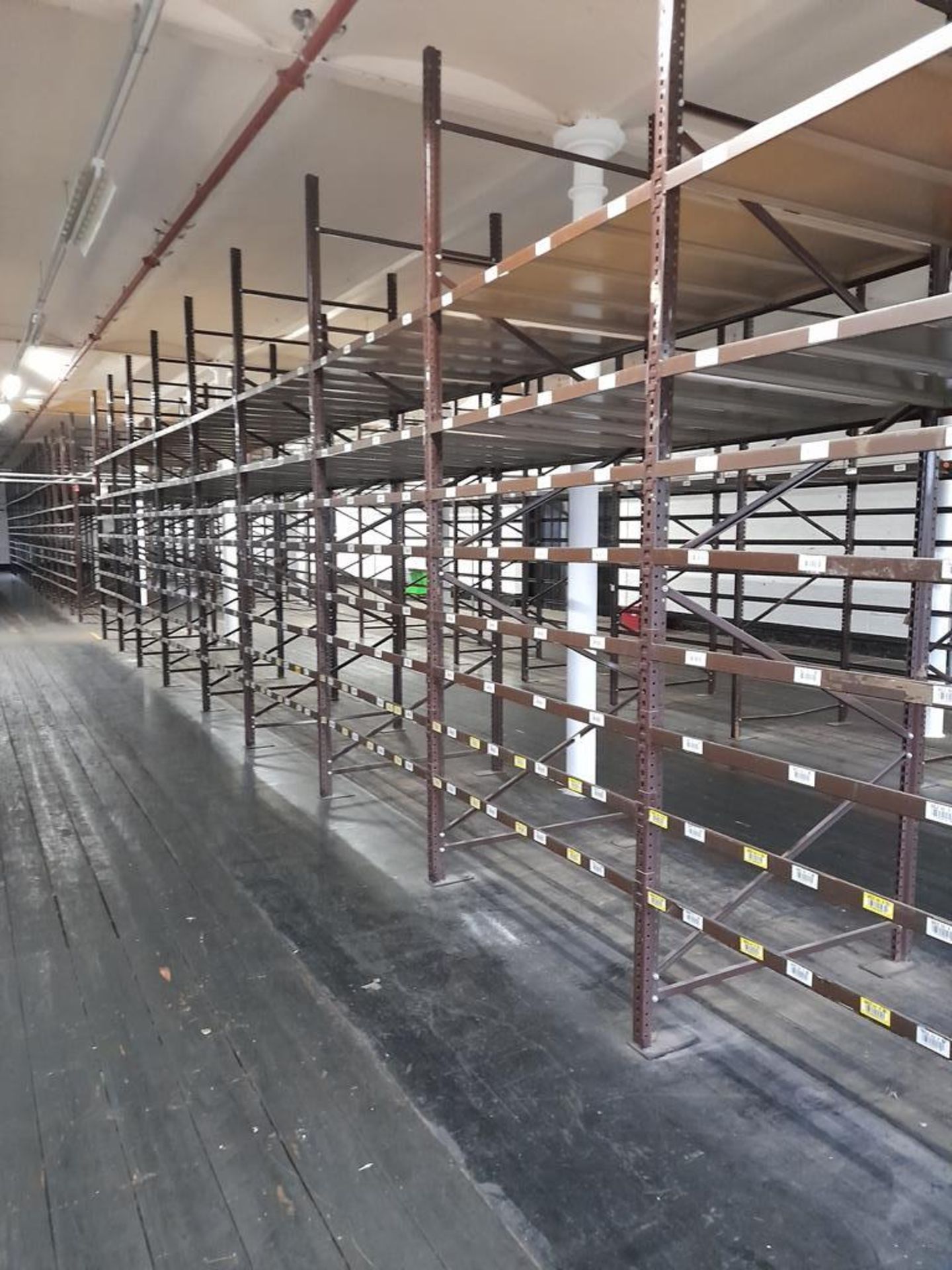 Light duty metal storage shelving racking - 115 bays, each with 5 pairs of beams and 20 metal - Image 7 of 11