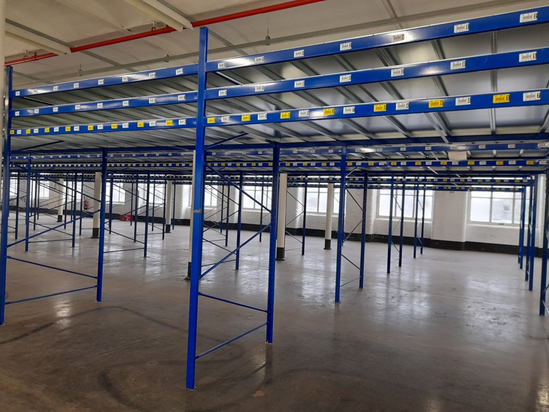 Static pallet racking - 65 bays, each with 3 pairs of beams and 24 metal shelf partitions(Beam width - Image 6 of 14