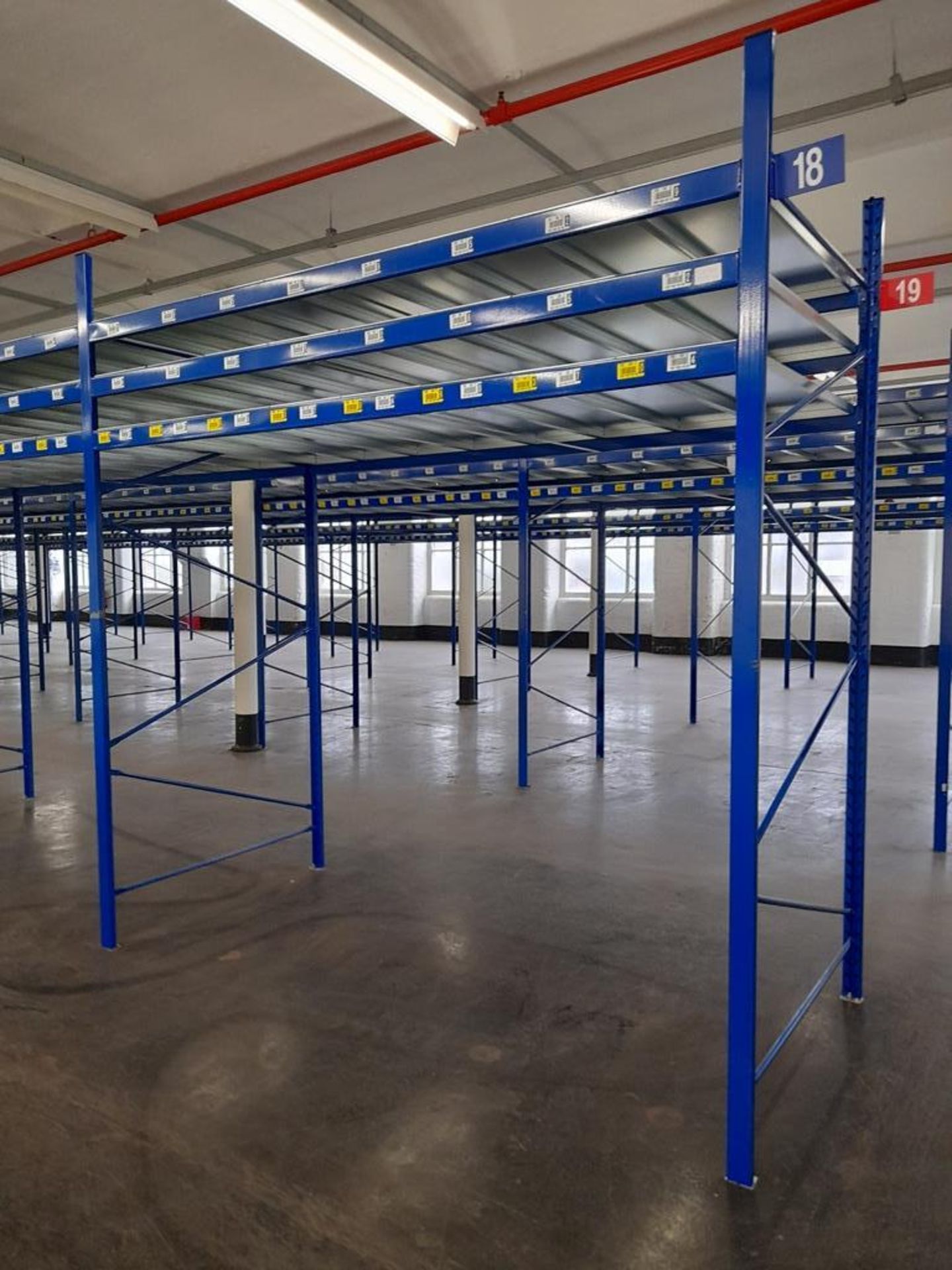 Static pallet racking - 65 bays, each with 3 pairs of beams and 24 metal shelf partitions(Beam width - Image 5 of 14