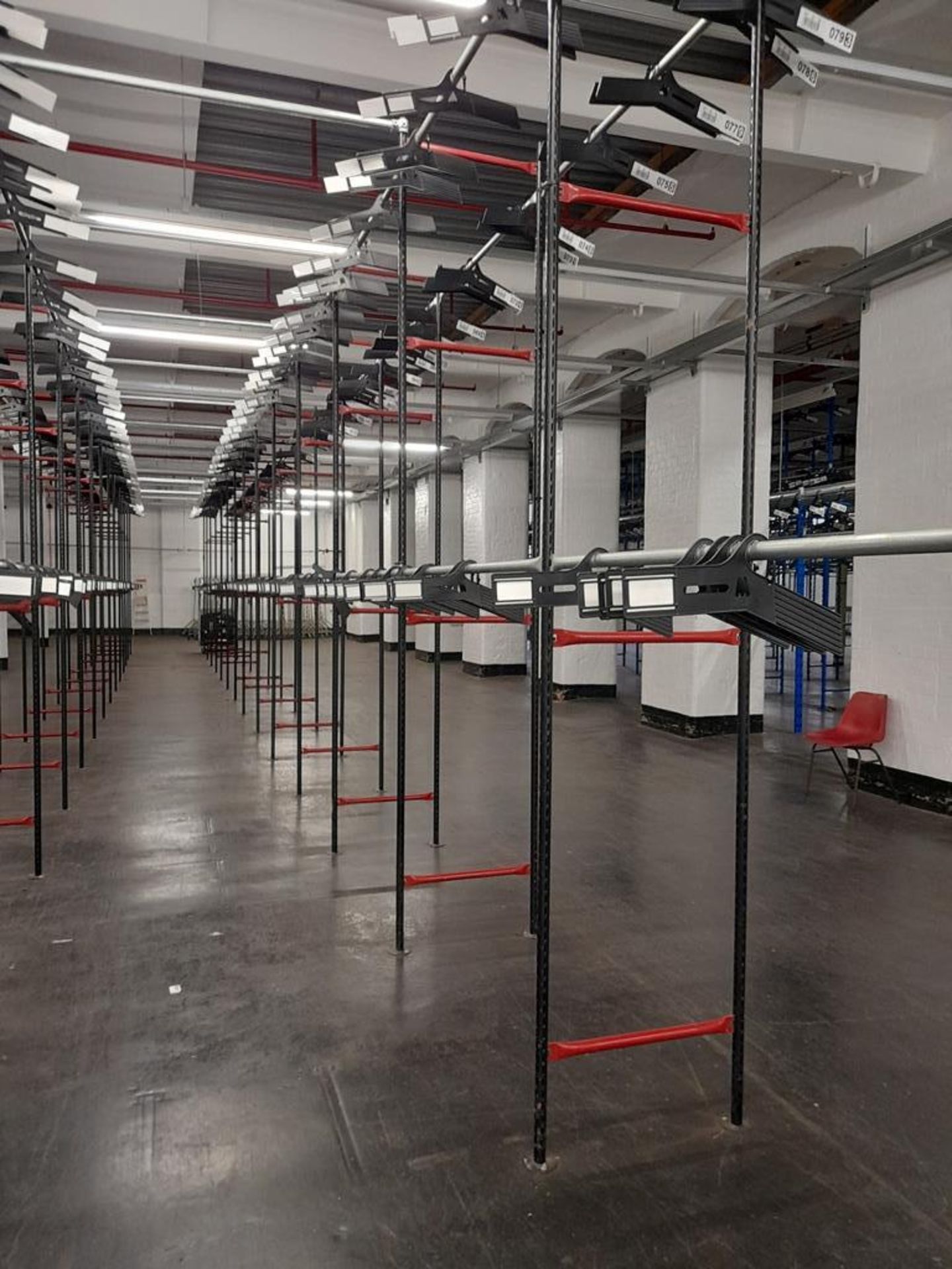 Garment hanging storage system - 60 bays, each with 2 pairs of rails (Rail width 6300mm x width - Image 5 of 7