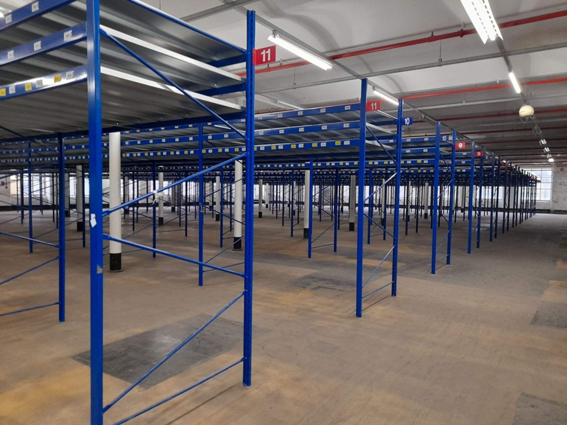 Static pallet racking - 193 bays, each with 3 pairs of beams and 24 metal shelf partitions(Beam - Image 11 of 13