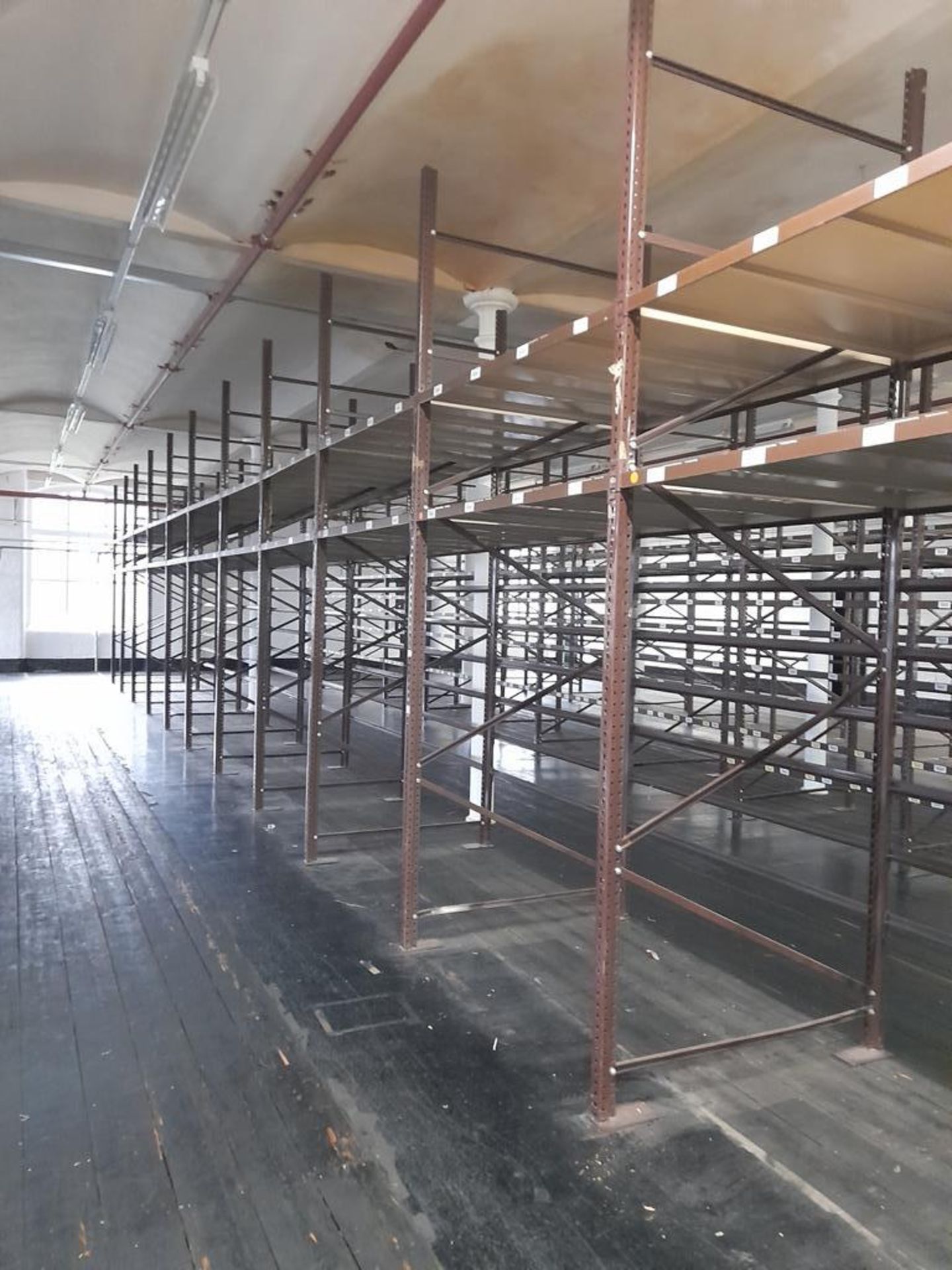 Light duty metal storage shelving racking - 115 bays, each with 5 pairs of beams and 20 metal - Image 3 of 11