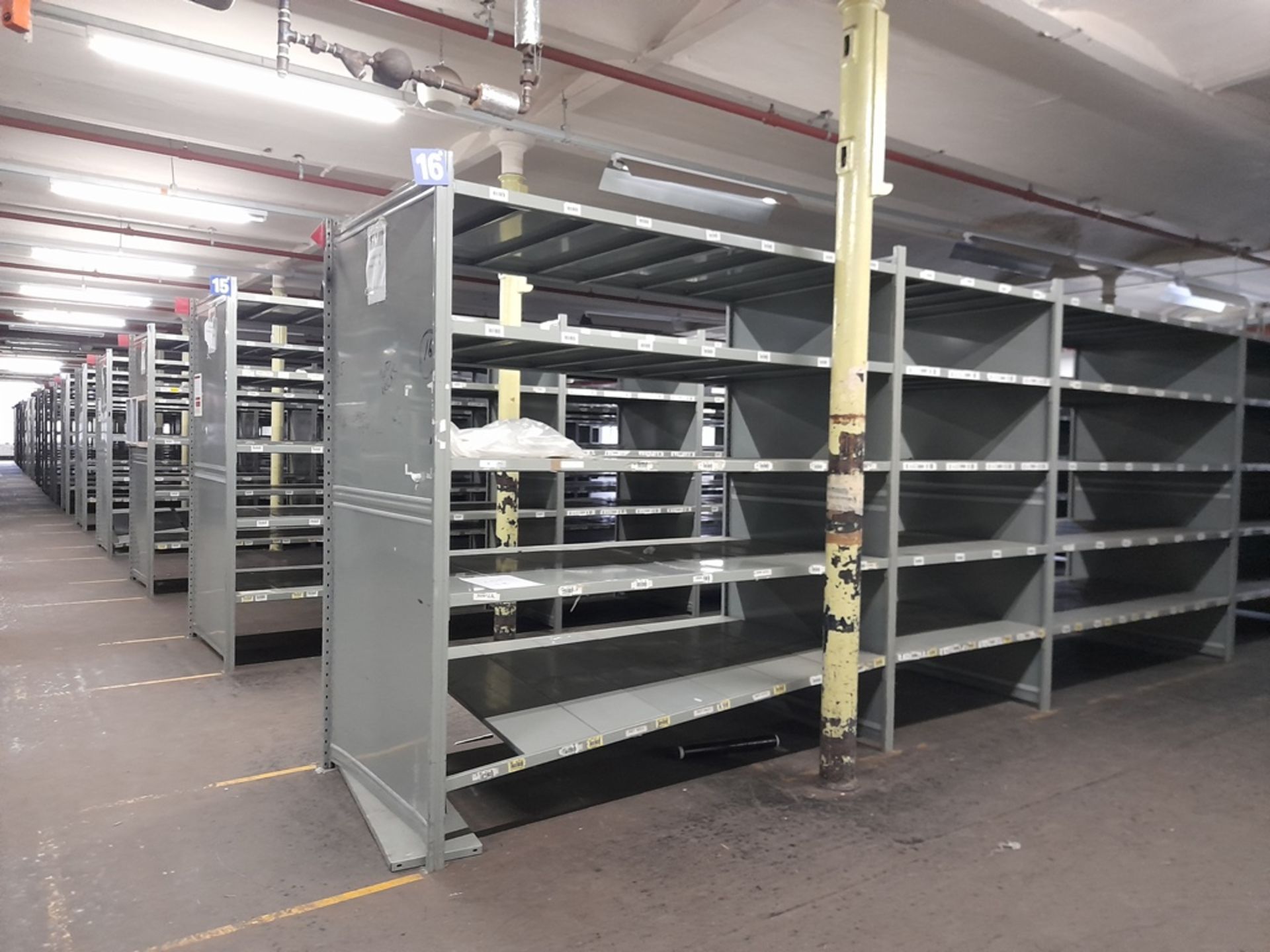 Heavy duty metal storage shelving - 144 bays, each with 5 pairs of beams and 35 metal shelf - Image 4 of 5