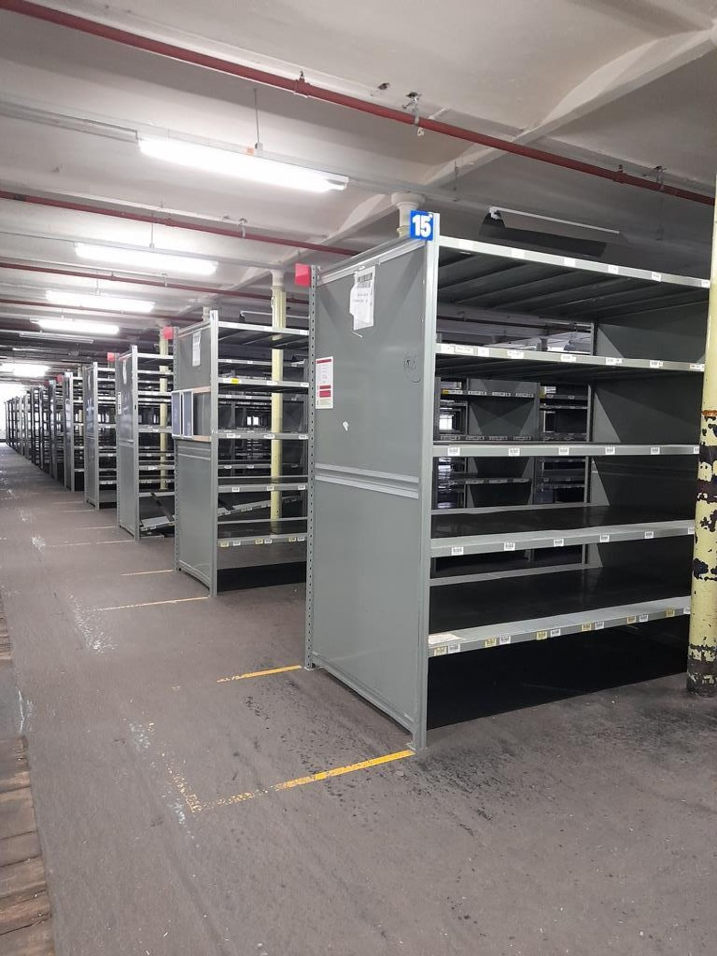 Heavy duty metal storage shelving - 144 bays, each with 5 pairs of beams and 35 metal shelf - Image 3 of 5